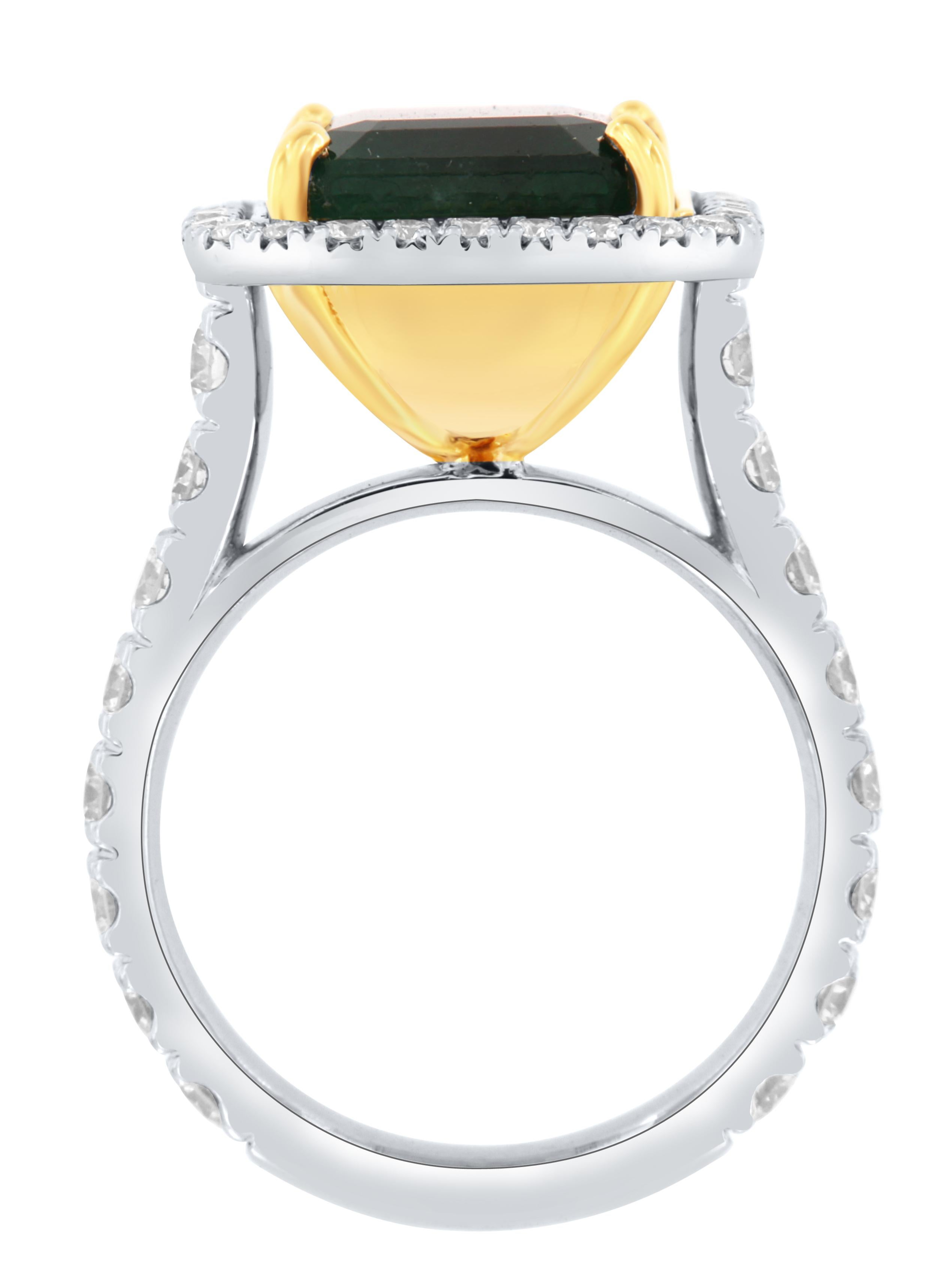 14 Karat Weiß- und Gelbgold GIA zertifizierter 7,51 Karat grüner Smaragd Halo Diamantring im Zustand „Neu“ im Angebot in San Francisco, CA