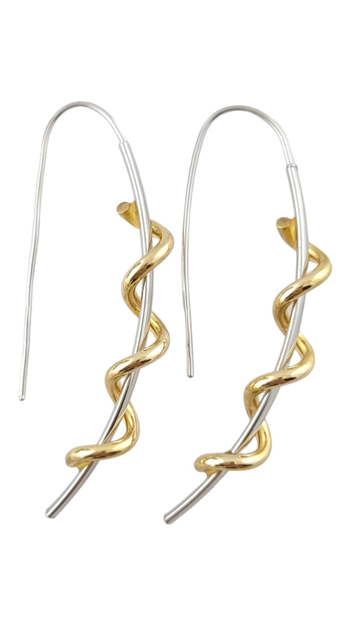 14K White & Yellow Gold Long Twist Corkscrew Earrings

This beautiful set of long 14K white gold earrings feature gorgeous twisted 14K yellow gold detailing!

Size: 55.6mm X 7.17mm

Weight: 1.96 dwt/ 3.06 g

Hallmark: ITALY 14KT

Very good