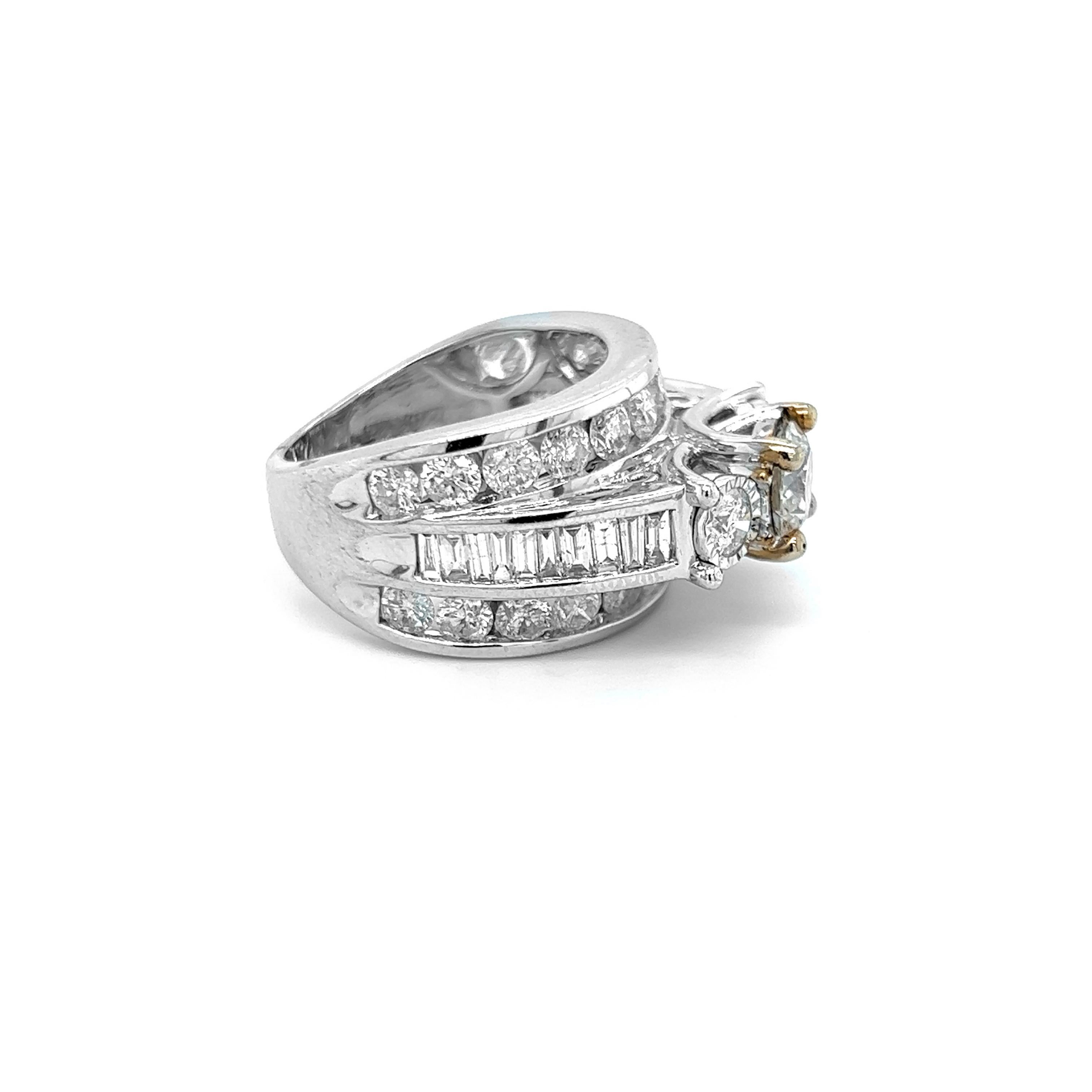 Modern 14K White Yellow Gold Round and Baugette Diamonds Cocktail Ring For Sale