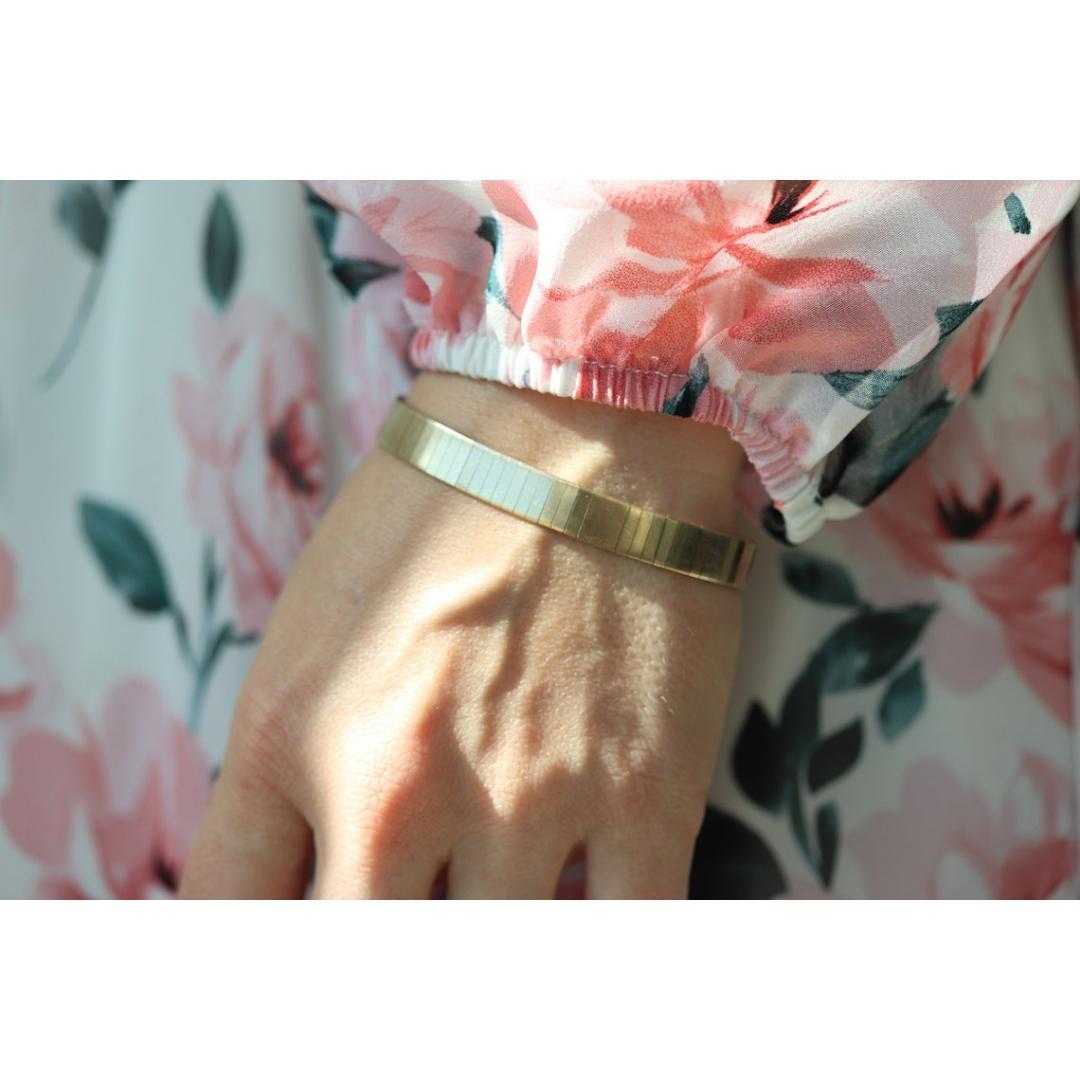 14k Wide Omega Bracelet. Italian Made 14k Yellow Gold Omega Snake Bracelet. 6