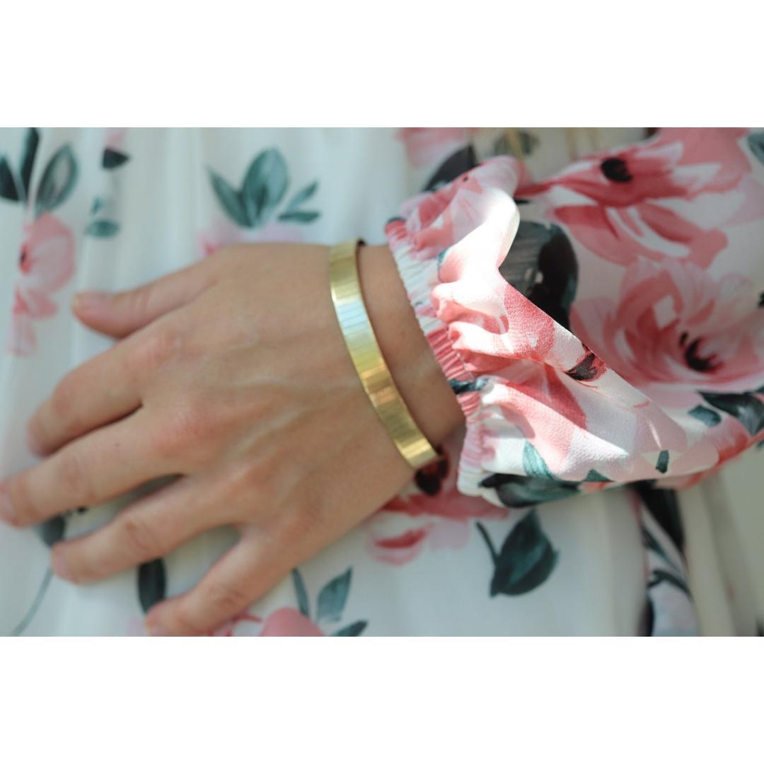 14k Wide Omega Bracelet. Italian Made 14k Yellow Gold Omega Snake Bracelet. 7