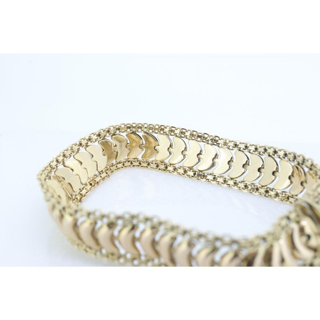 14k Wide Textured Bismark Bracelet. Italian Made 14k Yellow Gold Bracelet. In Good Condition For Sale In Port Charlotte, FL