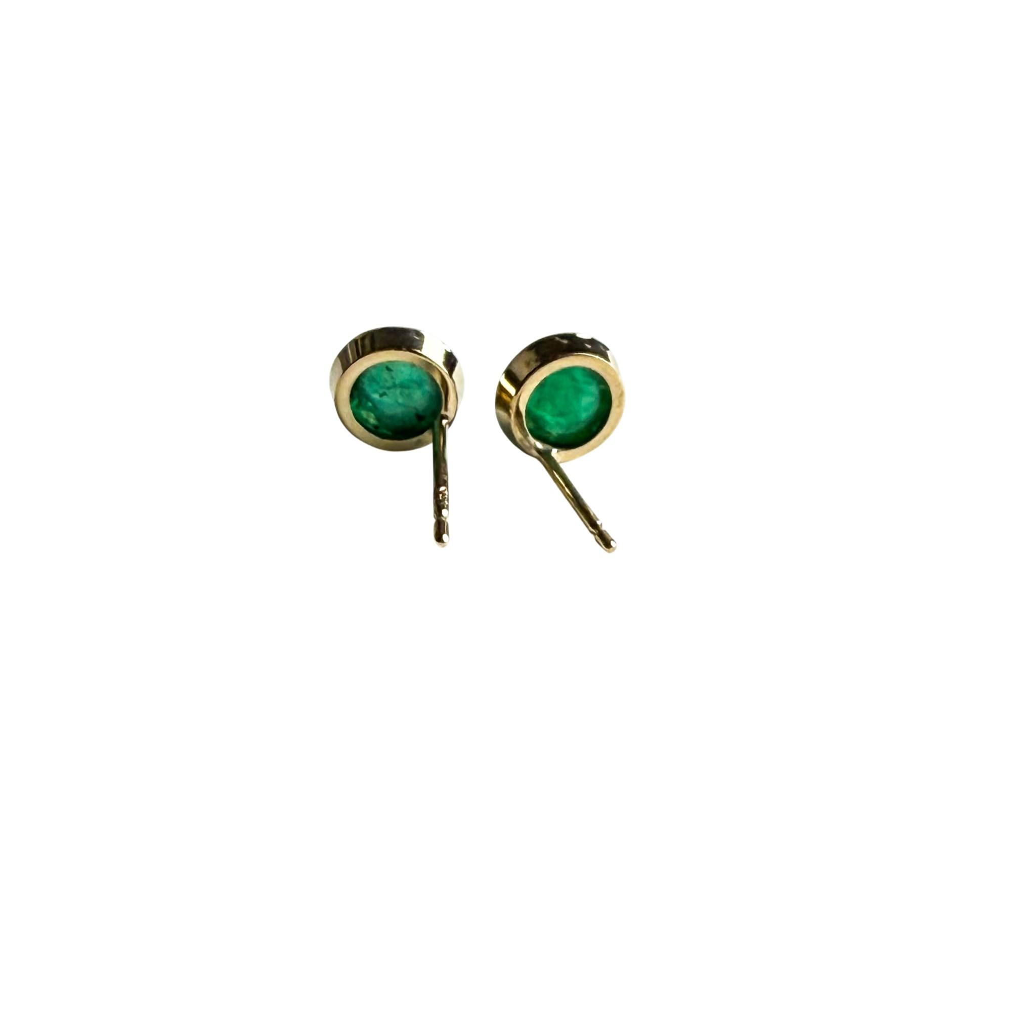 Boucles d'oreilles en or 14K Yelloq avec émeraude cabochon 1.95 carat et chaton de 0.30 pouces en vente 2