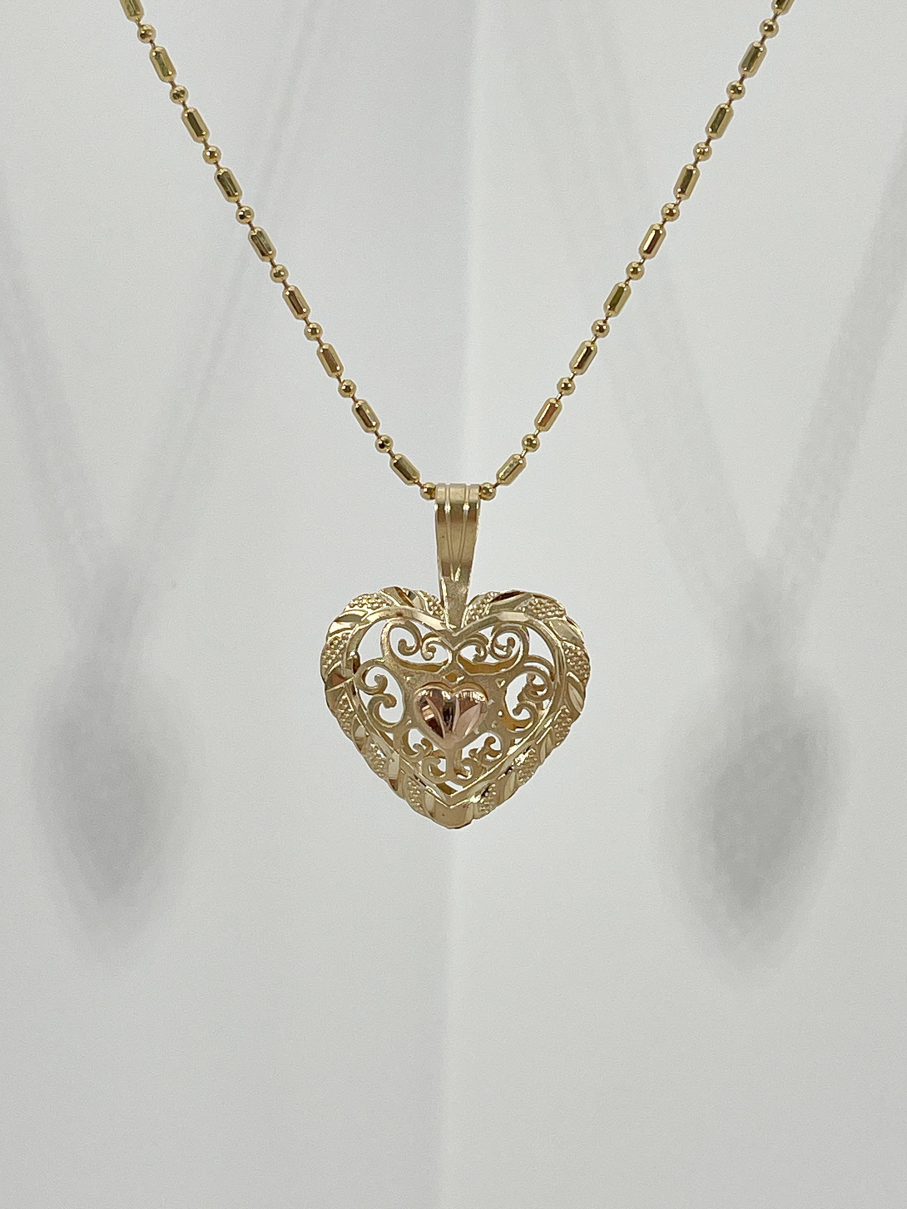 14K Yellow and Rose Gold Filigree Heart Pendant Necklace In Excellent Condition For Sale In Stuart, FL