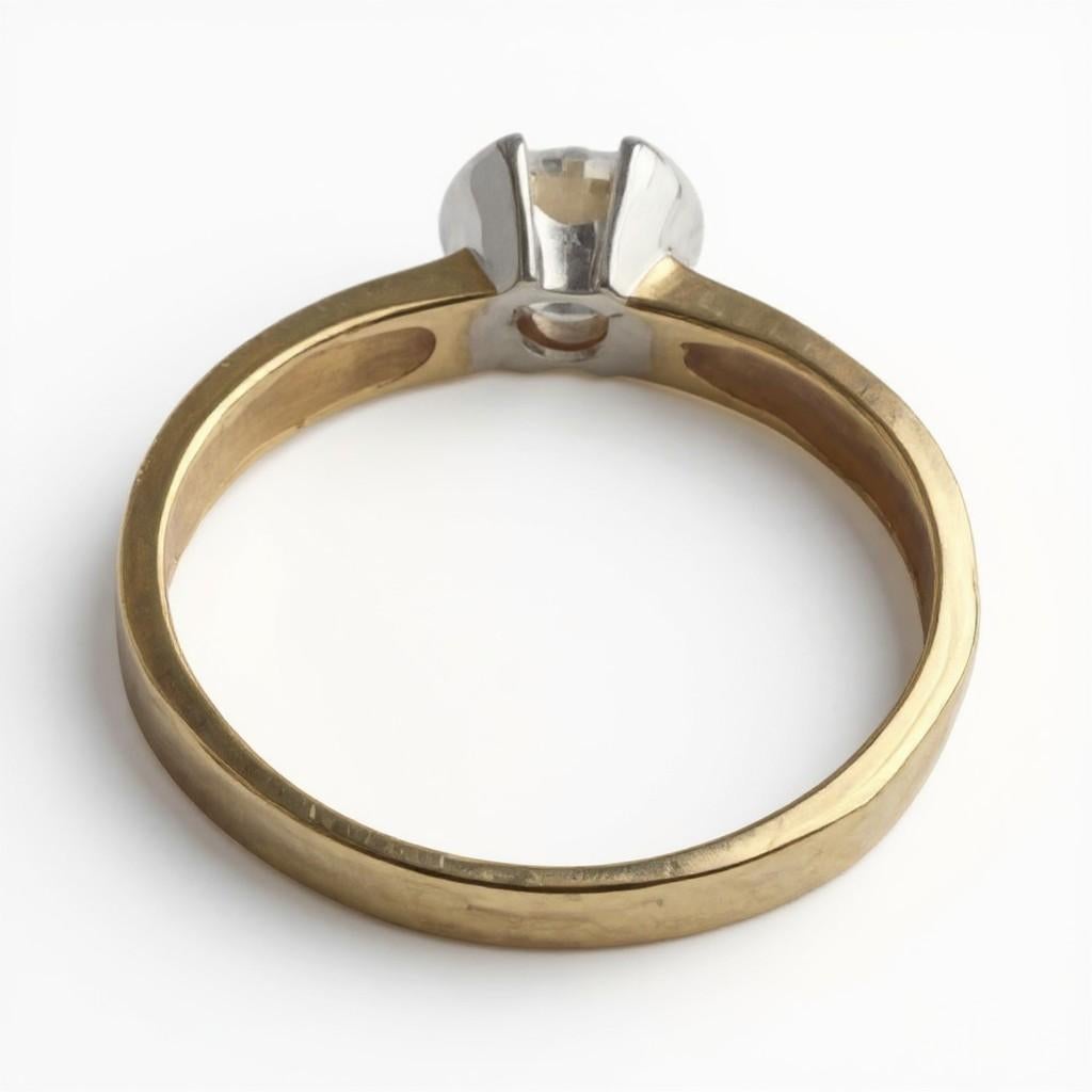 Taille ronde Bague de fiançailles solitaire en or jaune et blanc 14K de 0,50 carat de diamant en vente
