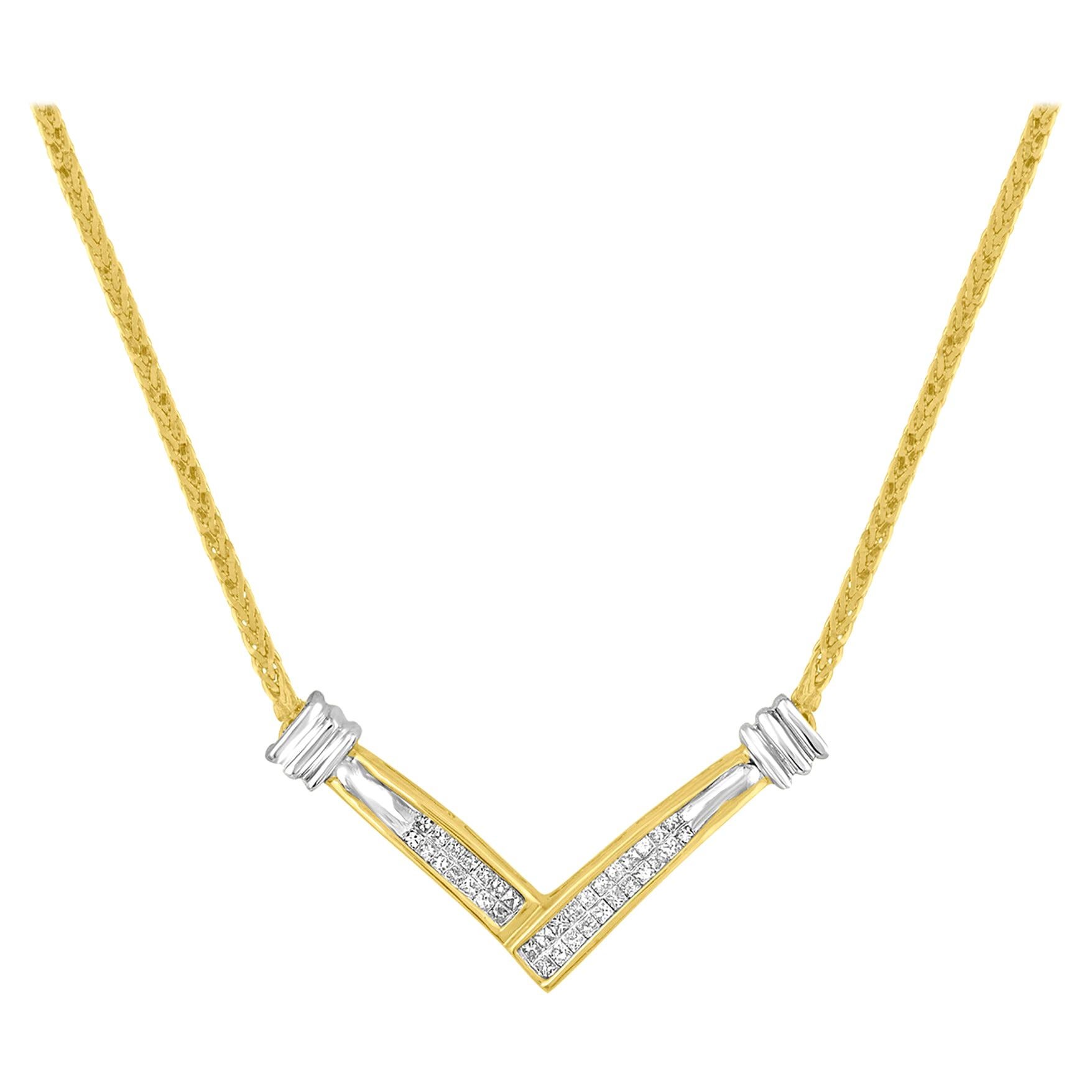 Collier à pendentif en forme de V en or jaune et blanc 14K et diamant de 1/4cttw