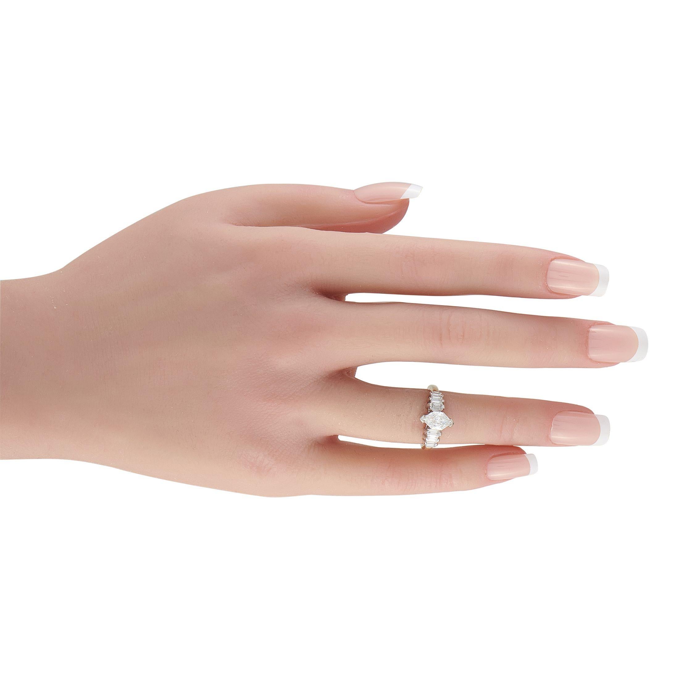 Taille hexagone Bague en or jaune et blanc 14K avec 1,46ct de diamant MF13-072325 en vente