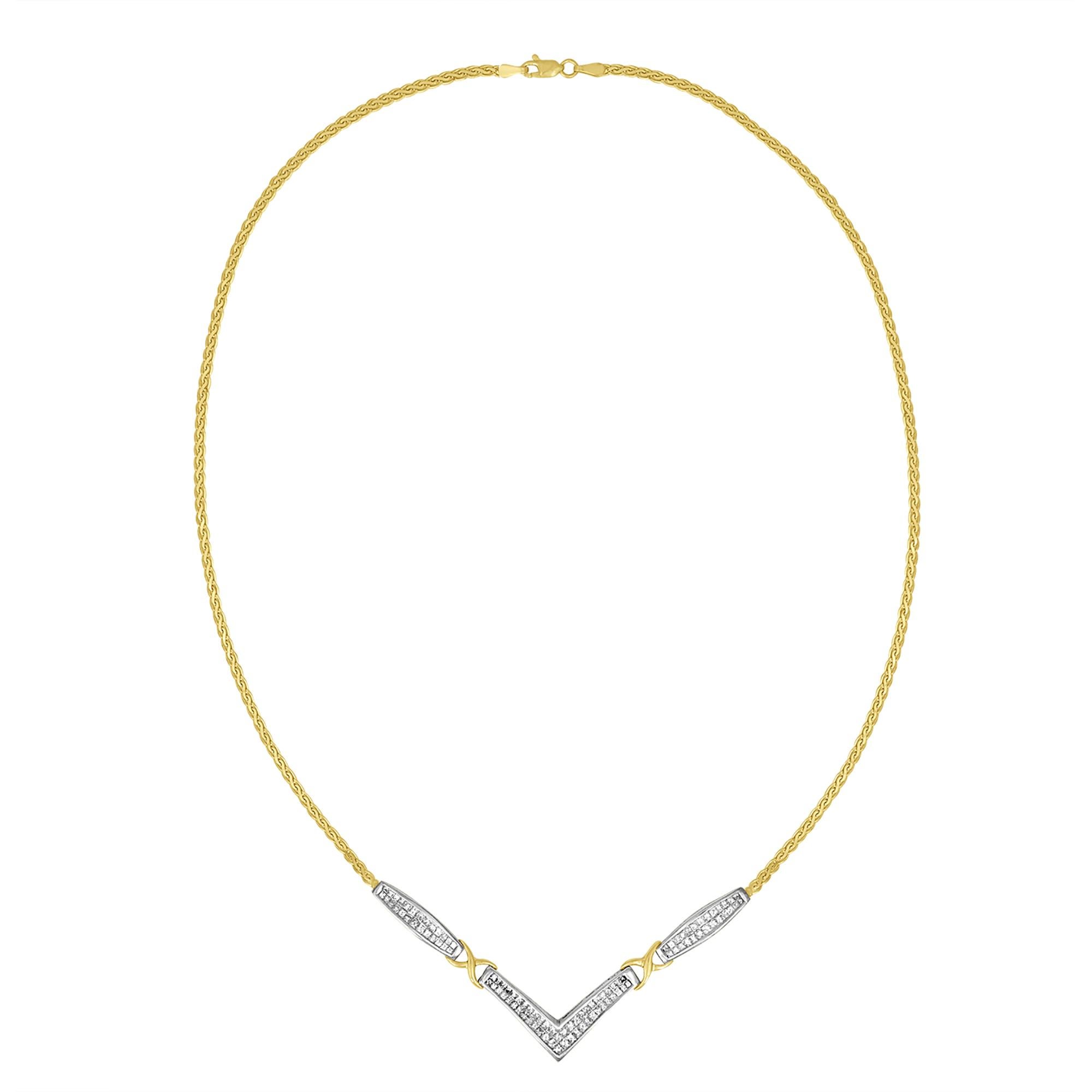 Ce collier comporte 104 diamants étincelants sertis en canal dans un pendentif en or 14 carats avec des maillons 