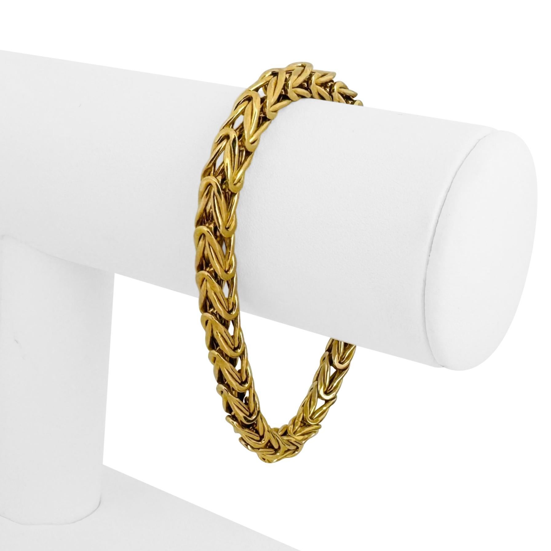 Zustand: Ausgezeichneter Condit, Professionell gereinigt und poliert
Metall: 14k Gold (markiert und professionell getestet)
Gewicht: 22,3 g
Länge: 8 Zoll
Breite: 6 mm an den Gliedern, 30 mm am Verschluss
Verschluss: T Bar Toggle
Edelsteine: Zwei