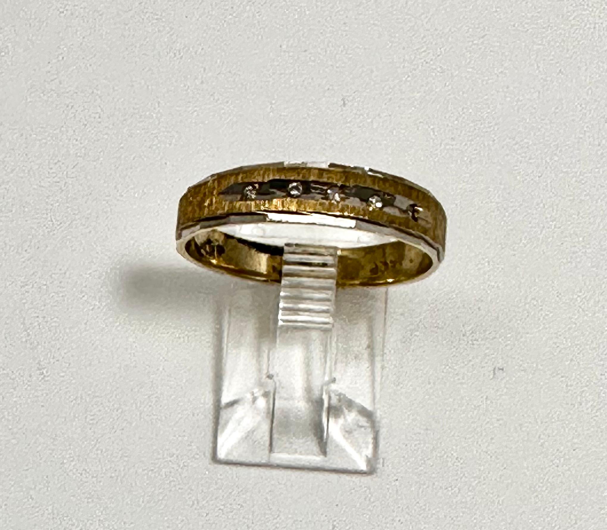 14k Yellow and White Gold 5mm Wide Diamond Florentine Finish Band Ring Size 10 In New Condition In Las Vegas, NV