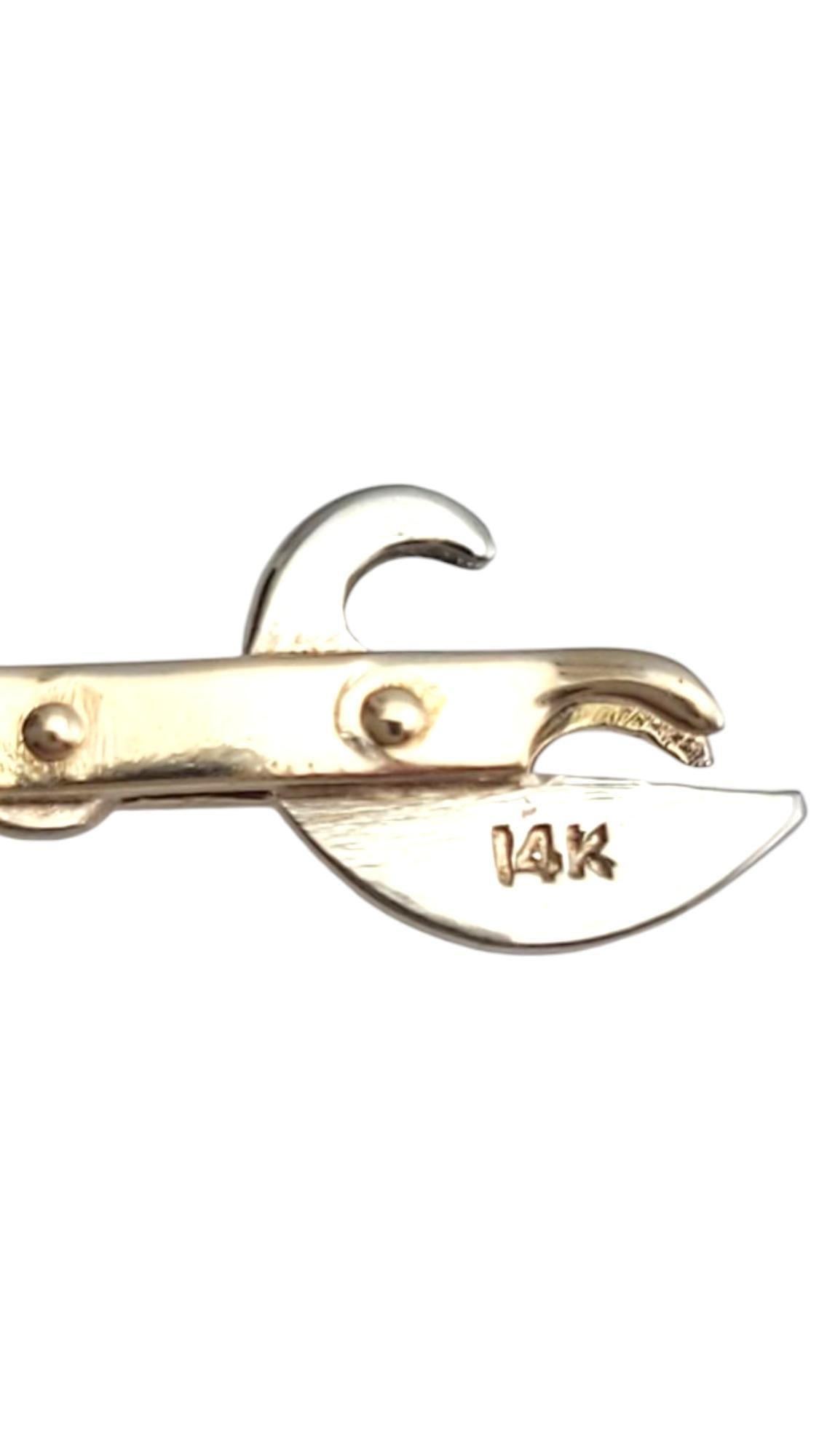 Mini breloque de brochette articulée en or jaune et blanc 14 carats n° 21082 Bon état - En vente à Washington Depot, CT