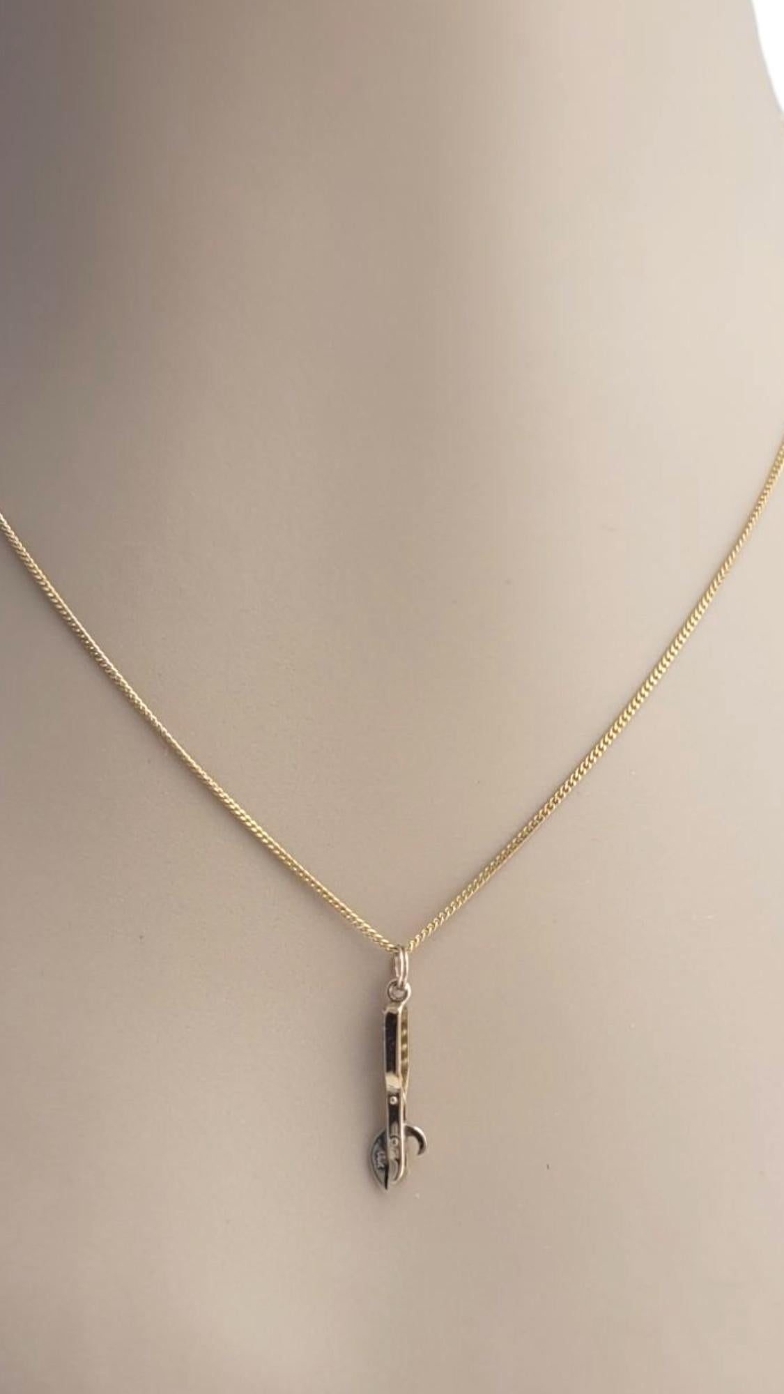 Mini breloque de brochette articulée en or jaune et blanc 14 carats n° 21082 en vente 1