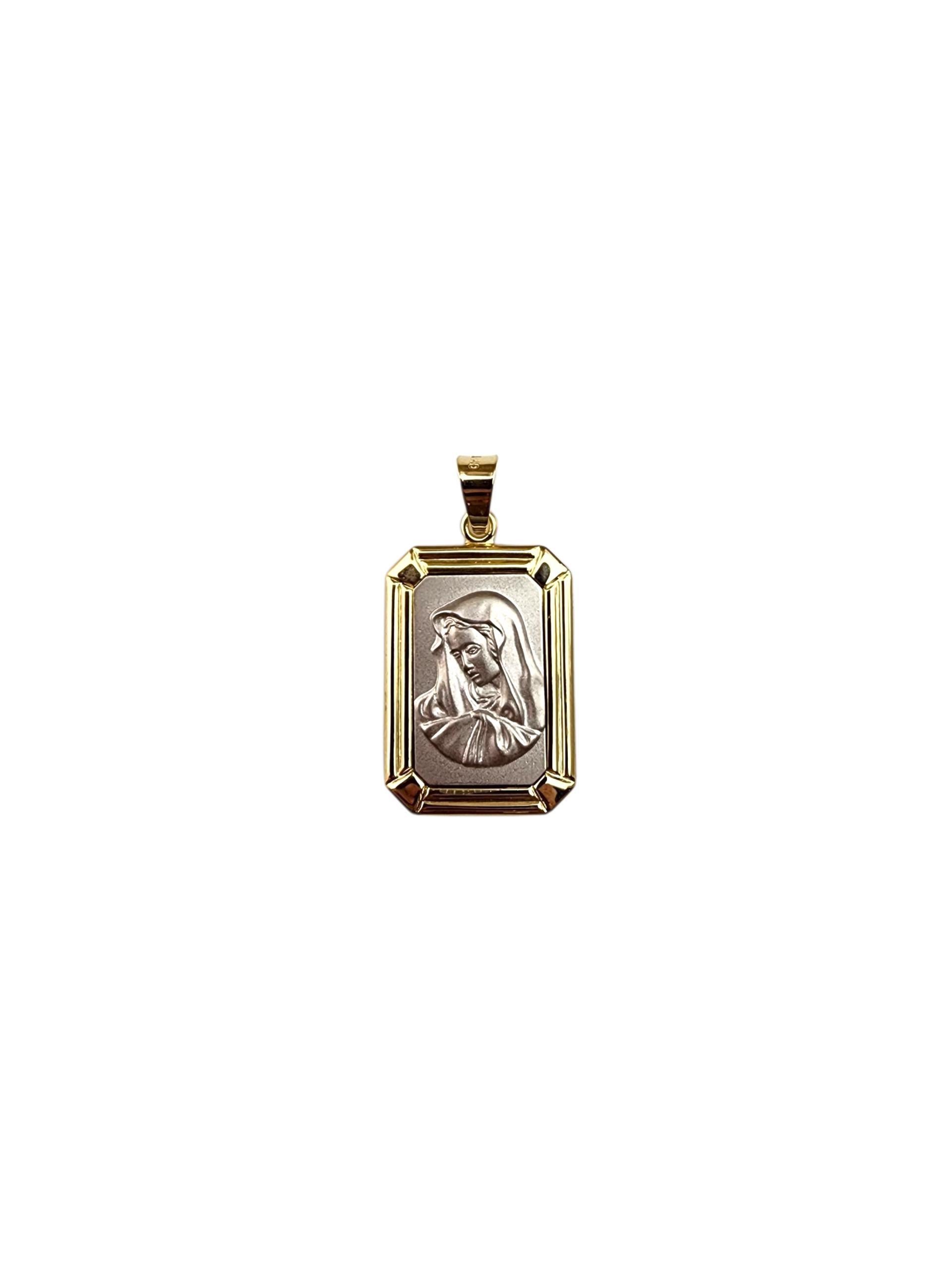 Ciondolo della Madre in oro giallo e bianco 14K

Eleganza e fede con questo ciondolo religioso in oro giallo e bianco 14K. Realizzato con grande maestria e cura dei dettagli, è un'espressione di devozione senza tempo, perfetta da indossare ogni