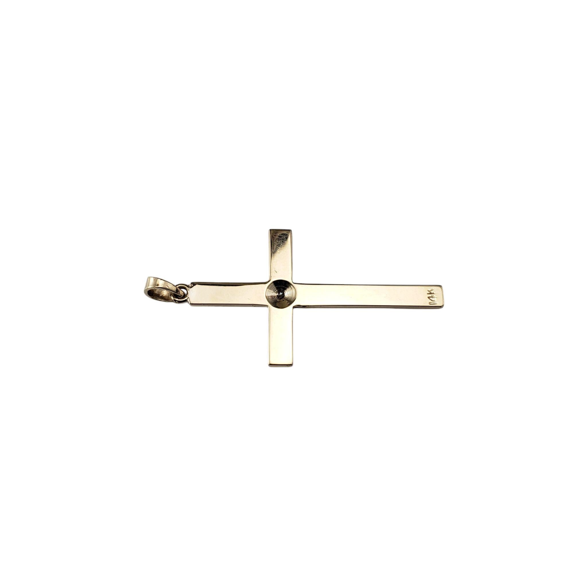 Taille simple Pendentif croix en or jaune et blanc 14 carats avec diamants #20938 en vente