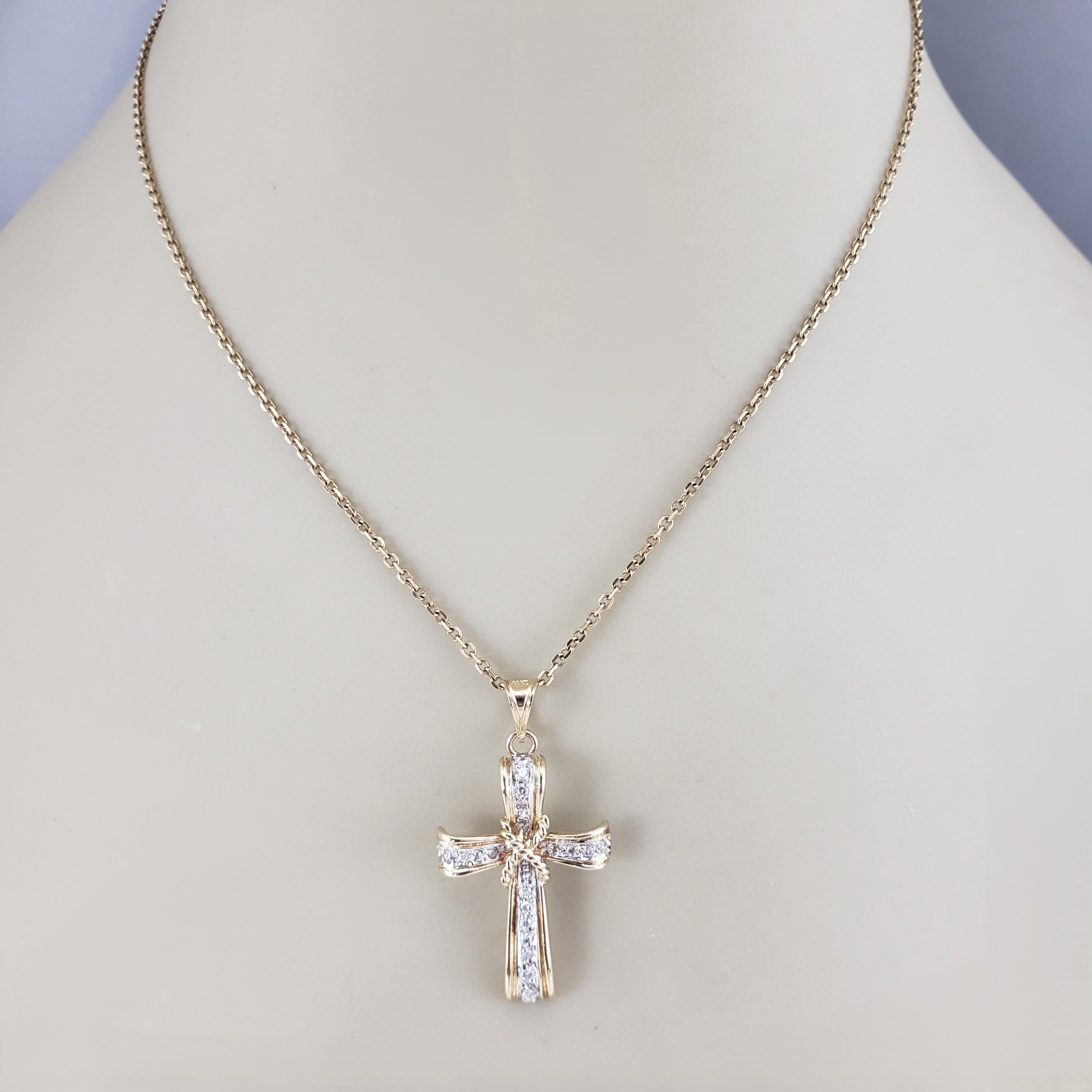 Ciondolo a croce con diamante in oro giallo e bianco 14K #23088 in vendita 1