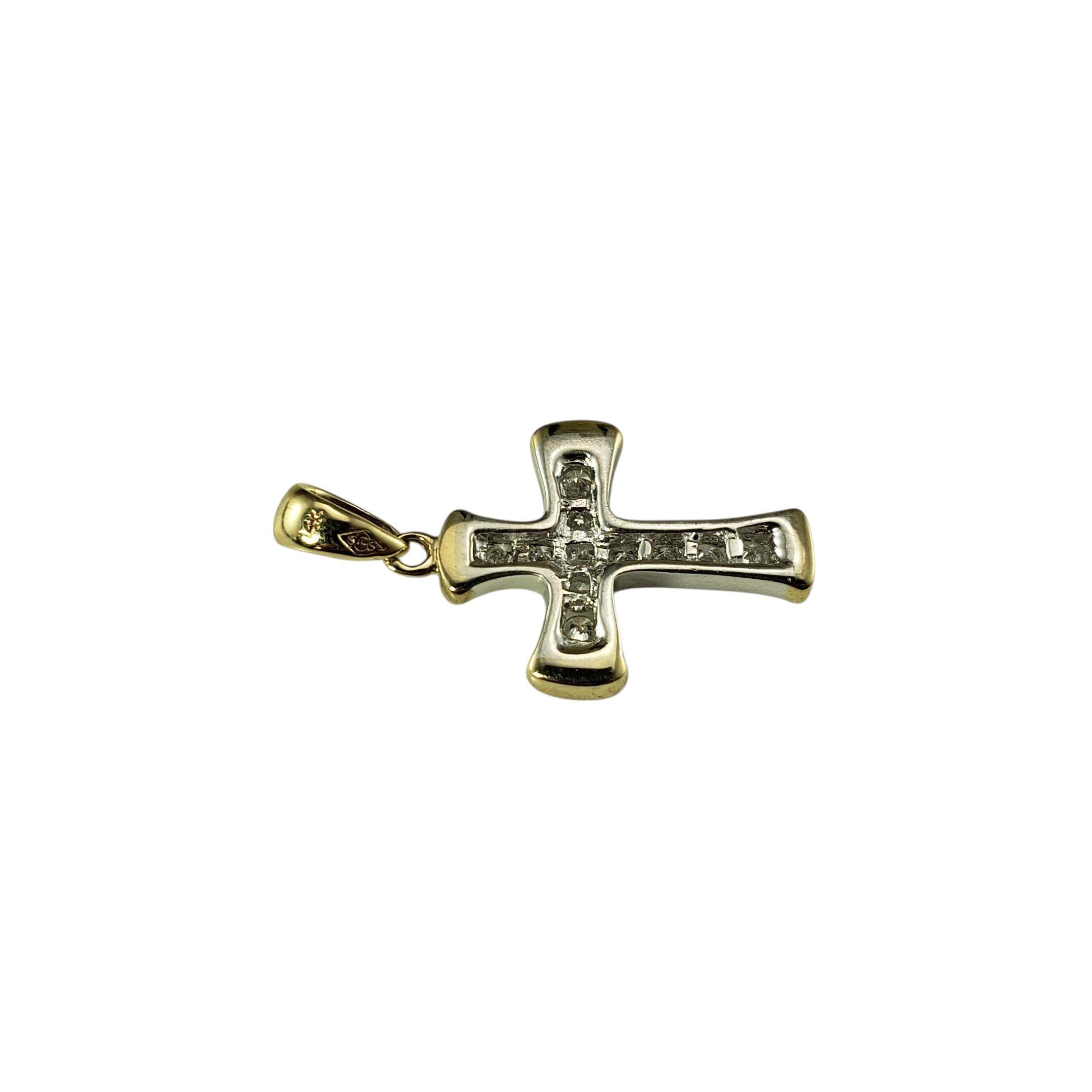 Taglio brillante Ciondolo a croce con diamante in oro giallo e bianco 14K #23130 in vendita