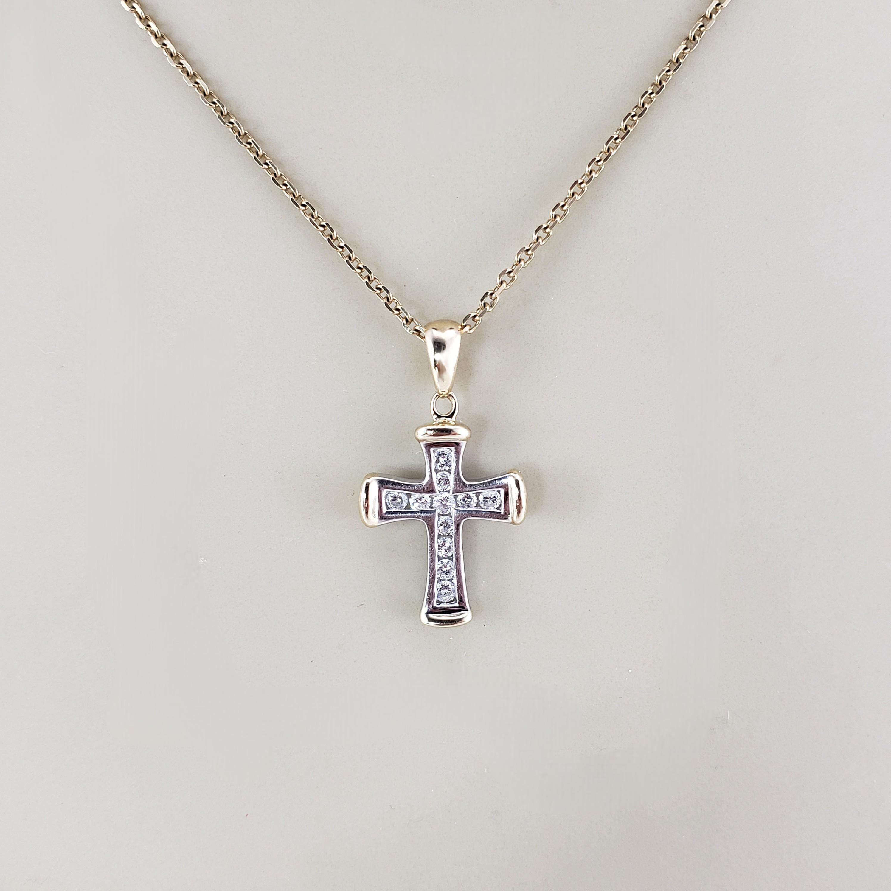 Ciondolo a croce con diamante in oro giallo e bianco 14K #23130 in vendita 2
