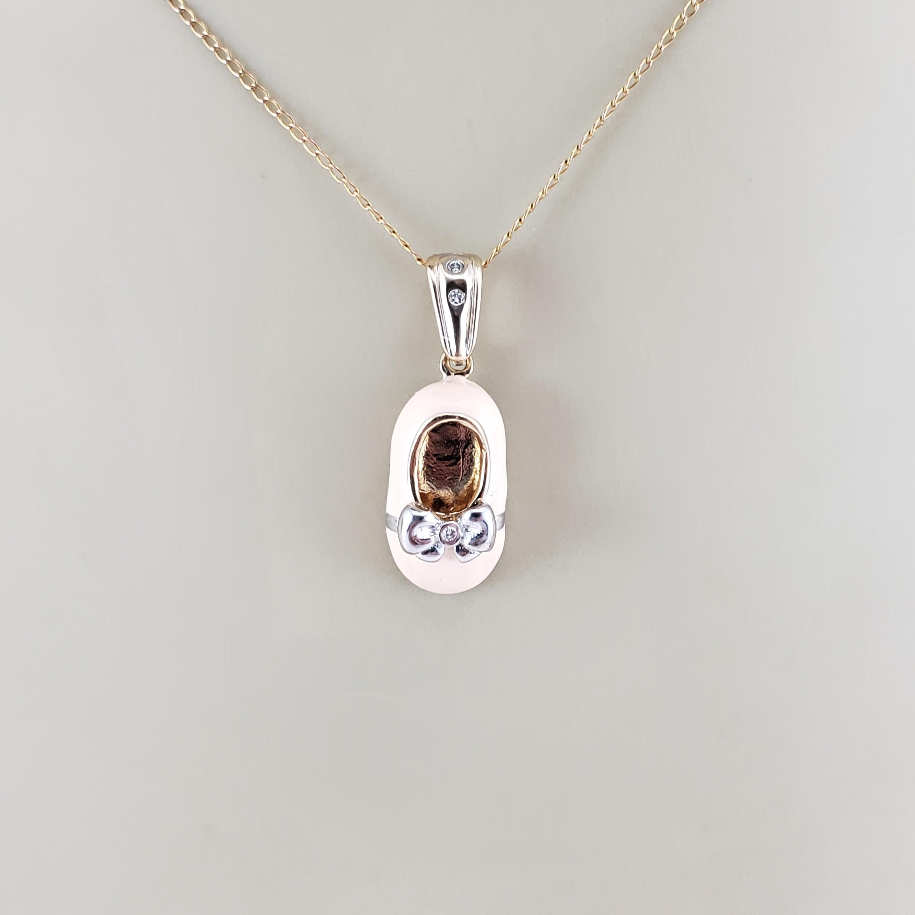 Or jaune et blanc 14K Diamant émail breloque chaussure bébé #23116 en vente 2