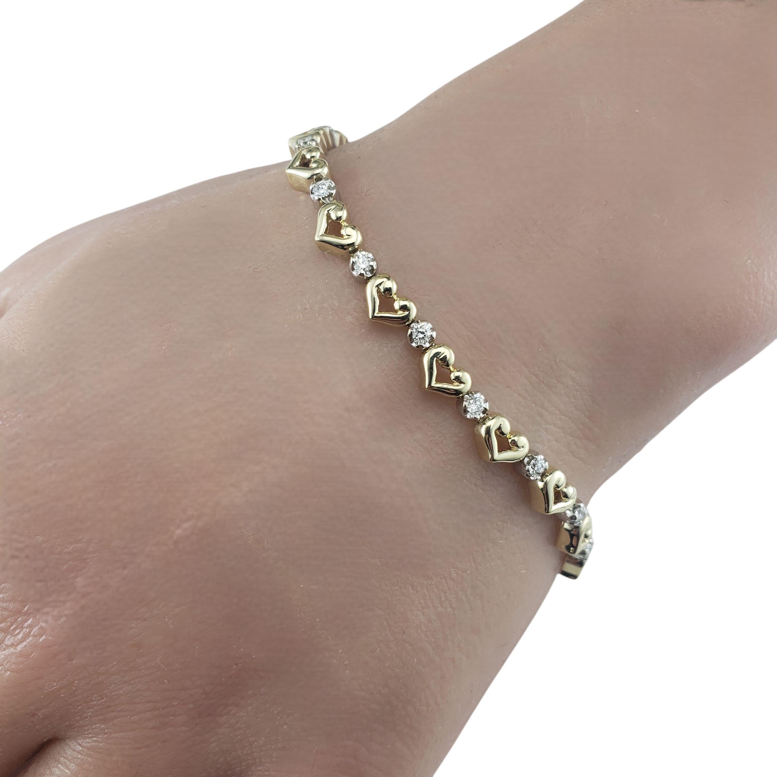 Bracelet à cœur ouvert en or jaune et blanc 14K et diamants #23427 en vente 1