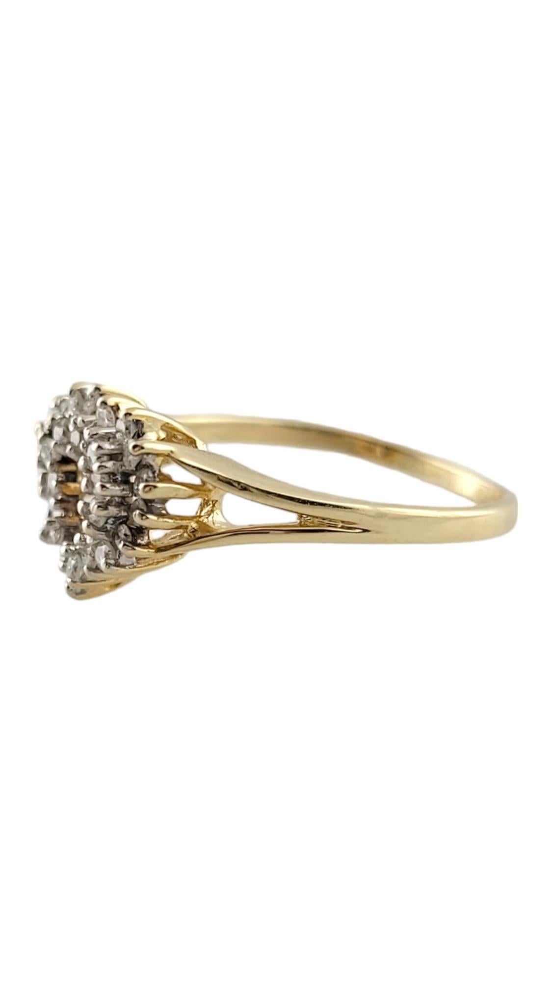 Bague à cœur ouvert en or jaune et blanc 14K avec diamants Taille 7.75

Cette magnifique bague a été méticuleusement fabriquée en or jaune 14 carats et présente sur le devant un cœur composé de 28 diamants ronds étincelants de taille brillant !

Les