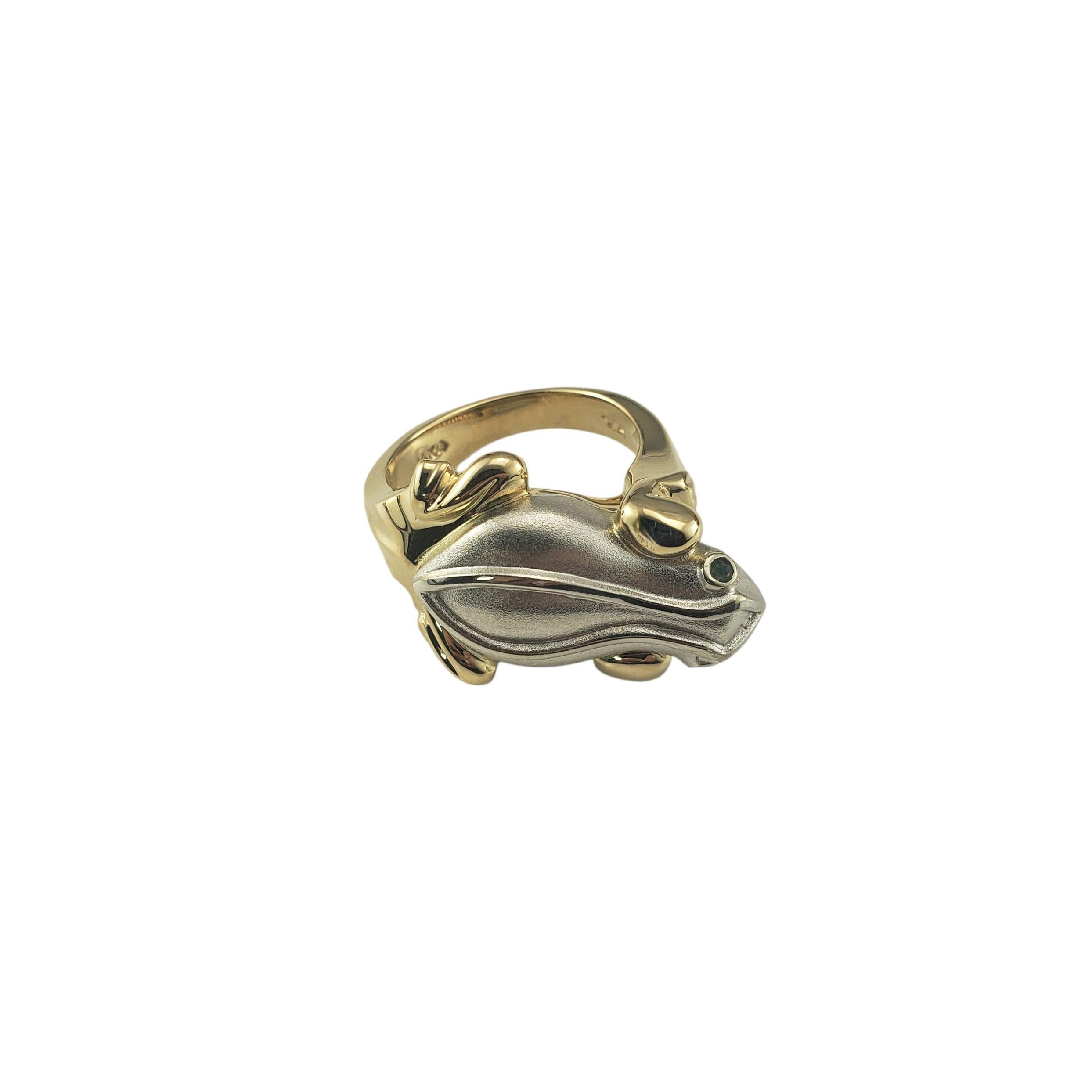 Bague grenouille en or jaune et blanc 14K Taille 7.25-7.5

Cette bague Whiting représente une grenouille en 3D, réalisée en or blanc et jaune 14 carats. De petites pierres vertes soulignent les yeux, ajoutant une touche de couleur et de