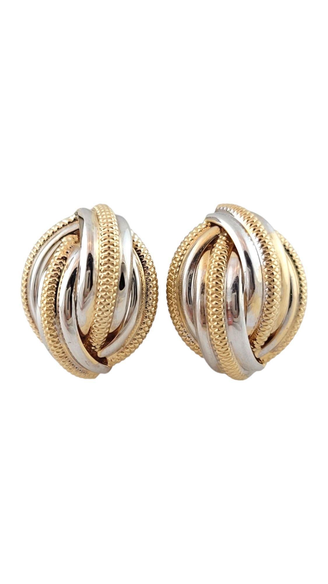 Vintage 14K Yellow and White Gold Knot Earrings

Gorgeous set of 14K yellow and white gold earrings in a beautifully detailed knot pattern!

Size: 21.6mm X 17.2mm X 12.2mm

Weight: 5.23 g/ 3.4 dwt

Hallmark: 14K

Very good condition, professionally