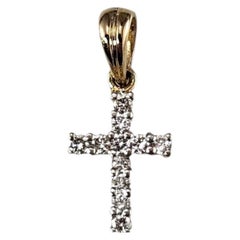 Kleines Diamantkreuz aus 14 Karat Gelb- und Weißgold #25398
