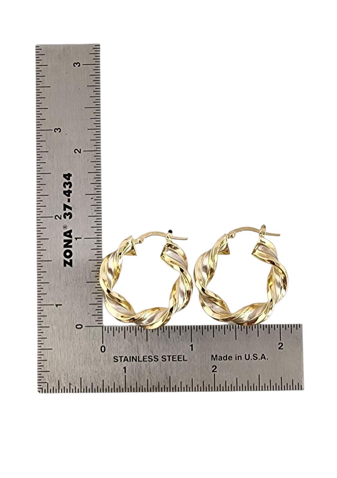 Donna Orecchini a cerchio a tortiglione in oro giallo e bianco 14K #24007 in vendita