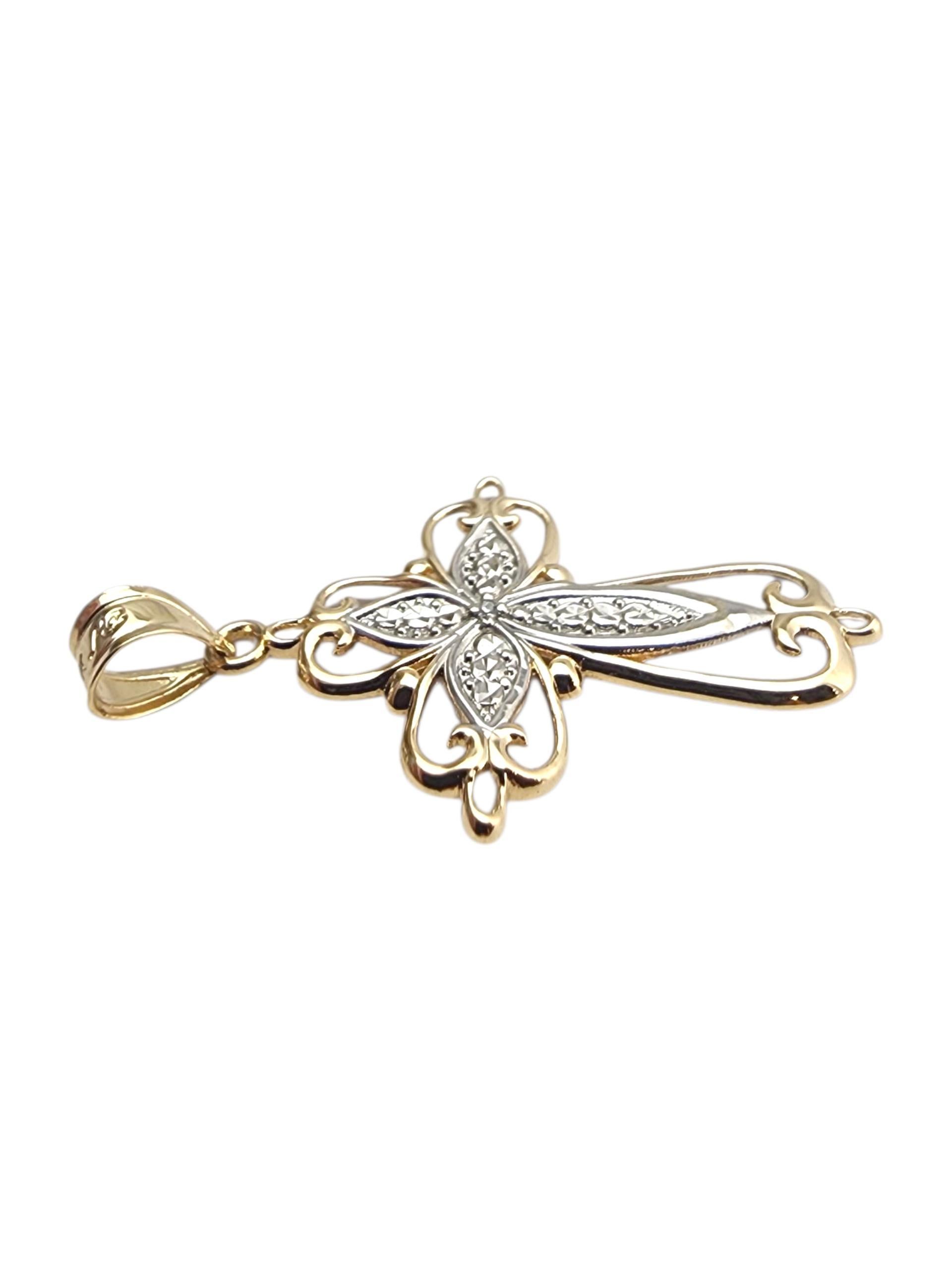 Colgante de oro amarillo y blanco de 14 quilates en forma de cruz de dos tonos #22825 en venta 1