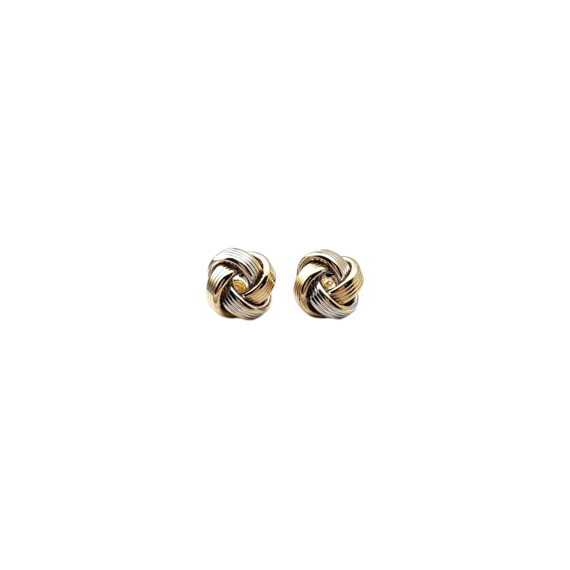 14K Yellow and White Gold Two Tone Knot Earrings 

Make a statement with these gorgeous 2 tone knot earrings.

Size:  13.9 mm X 13.1 mm X 8.2 mm

Weight:  1.7 dwt. /  2.7 gr.

Marked: 14K 

Very good condition, professionally polished.

Will come