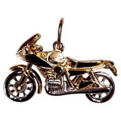 Ciondolo a forma di moto bicolore in oro giallo e bianco 14K #25539