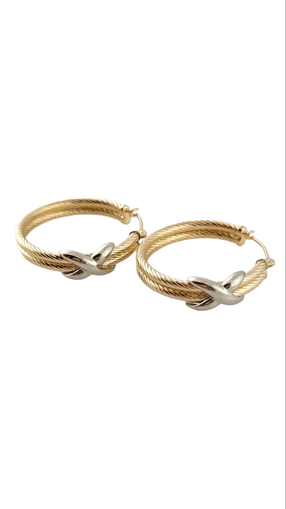 14K Gelb- und Weißgold zwei Tone Twist Double Hoop X Ohrringe #15157 im Zustand „Gut“ im Angebot in Washington Depot, CT