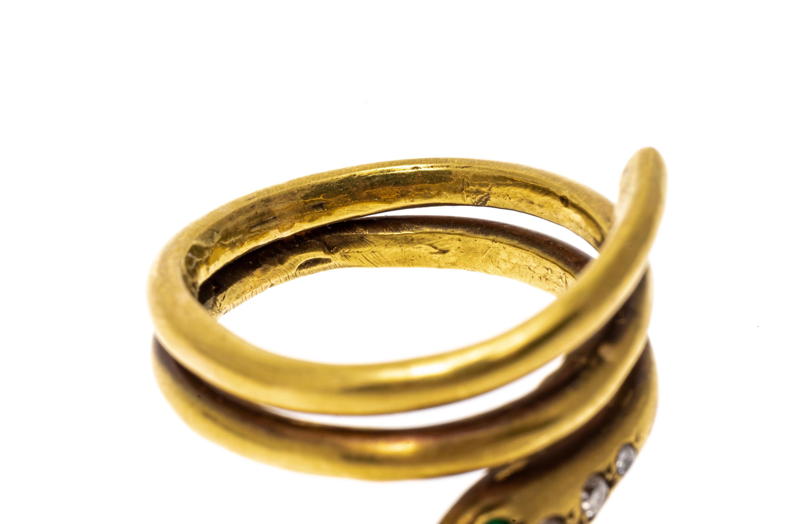 14k Gelb brüniertes Gold Smaragd und Diamant Double Coil Serpent Ring im Zustand „Gut“ im Angebot in Southport, CT