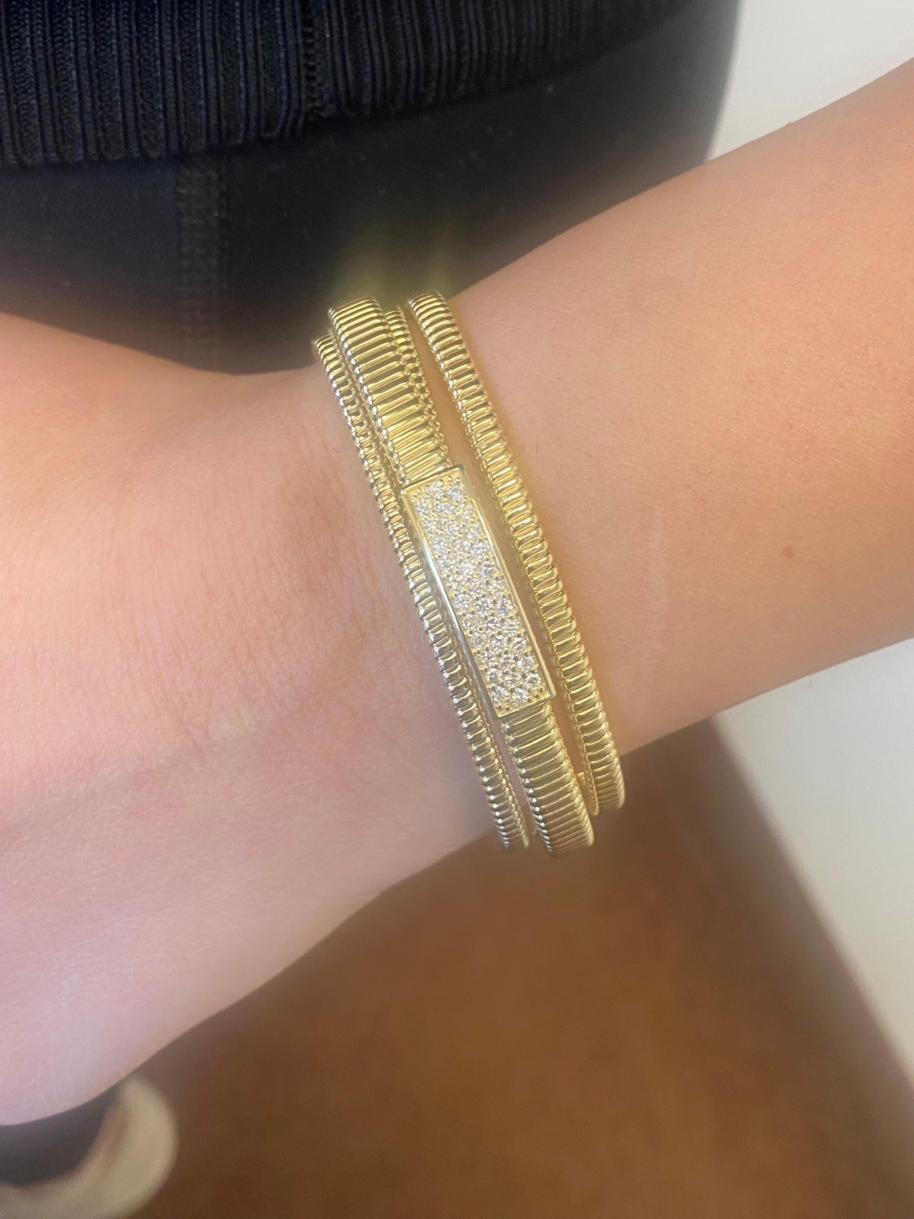 Bracelet manchette souple jaune 14 carats Pour femmes en vente