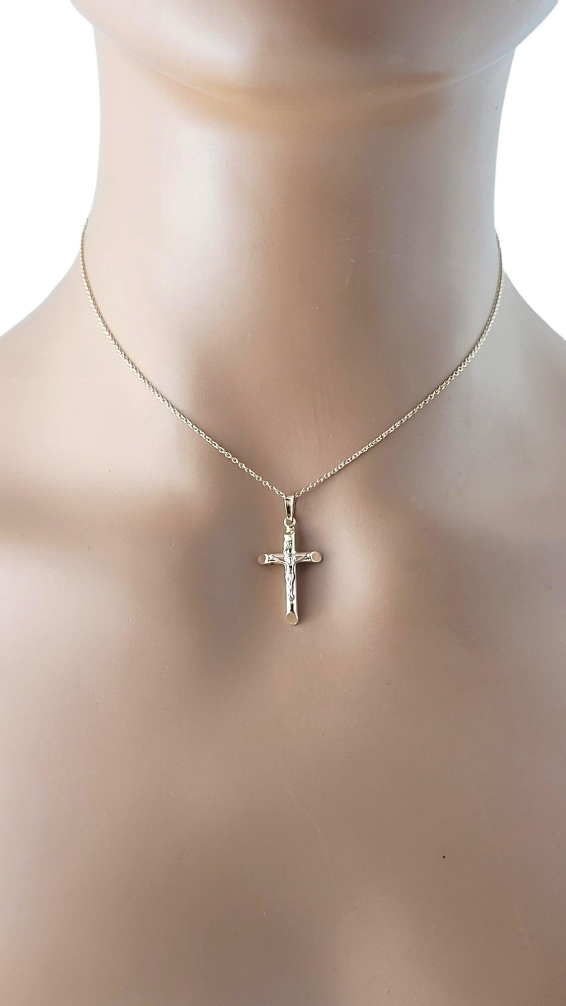 14K Yellow God Crucifix Pendant Necklace #16878 For Sale 2