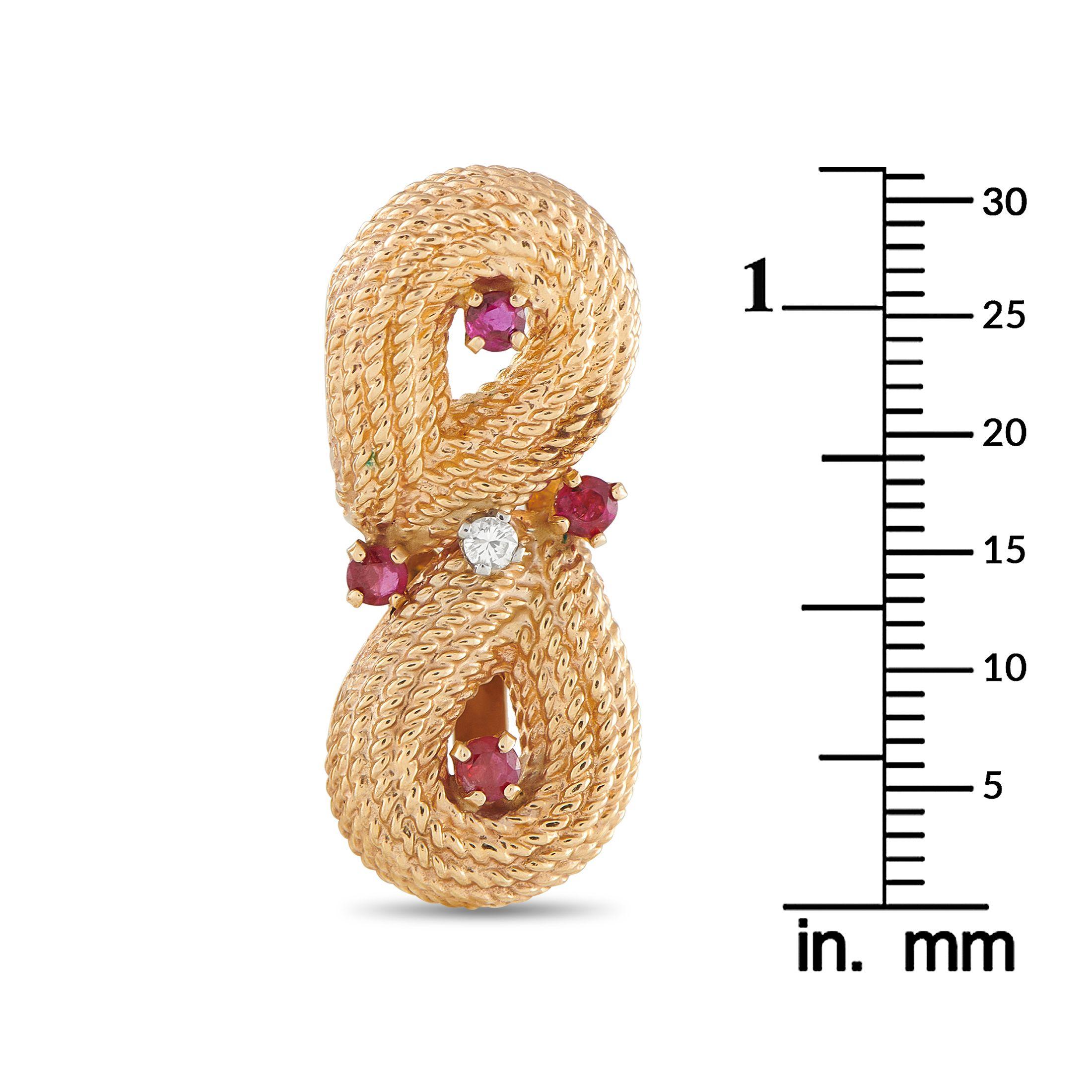 Taille ronde Boucles d'oreilles en or jaune 14K avec diamant et rubis de 0,06ct MF06-070825 en vente