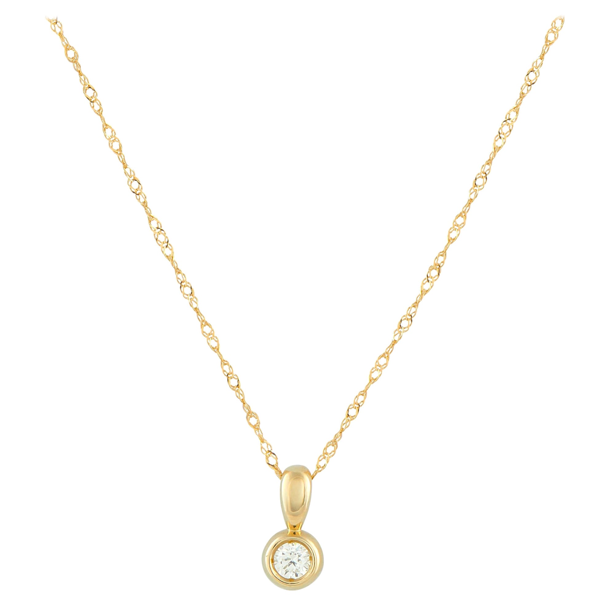 Collana con ciondolo solitario in oro giallo 14K con diamante da 0,10 carati PN16139-Y