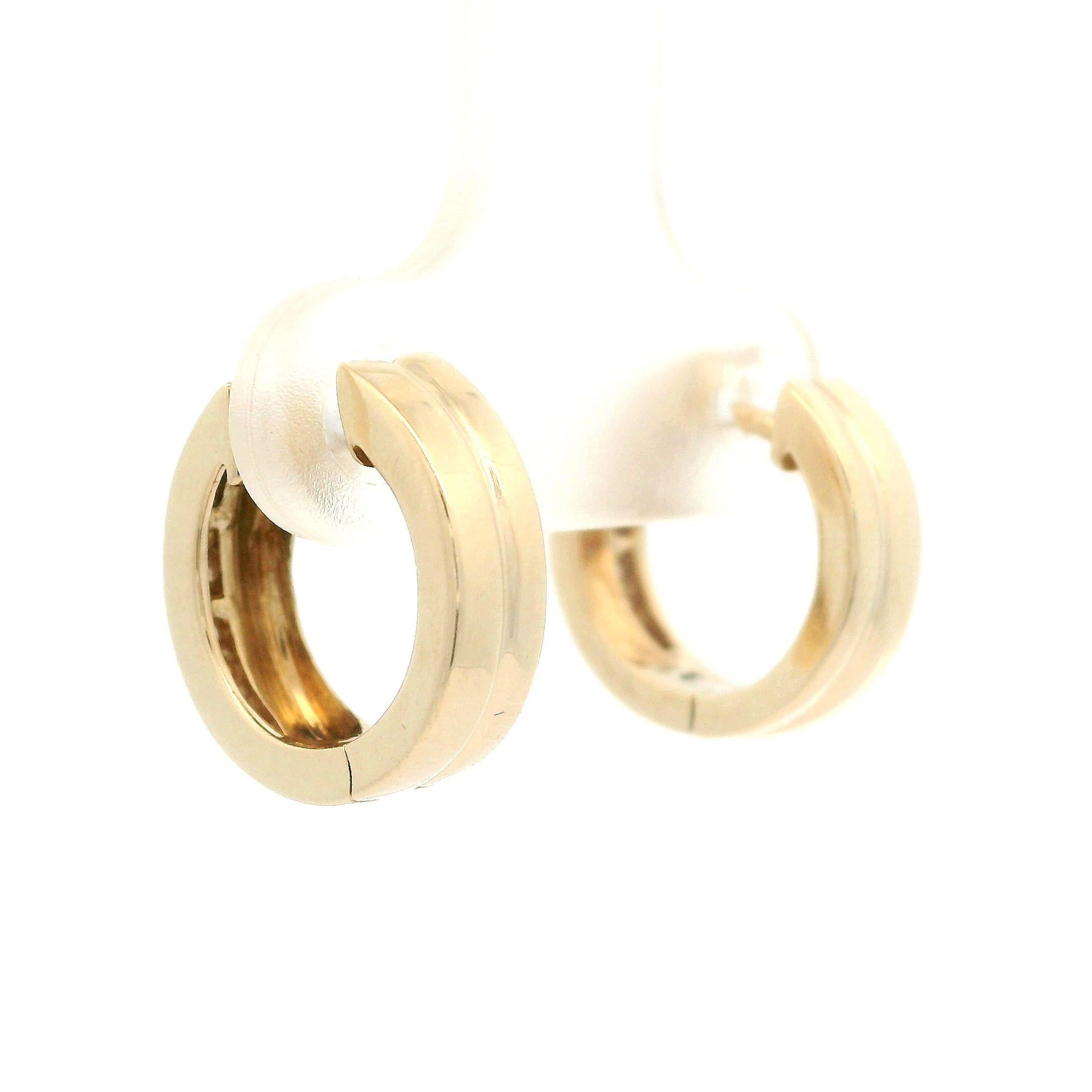 Boucles d'oreilles Petite Huggie en or jaune 14k 0.15ctw Diamond Single Cut Dual Row Excellent état - En vente à Montclair, NJ