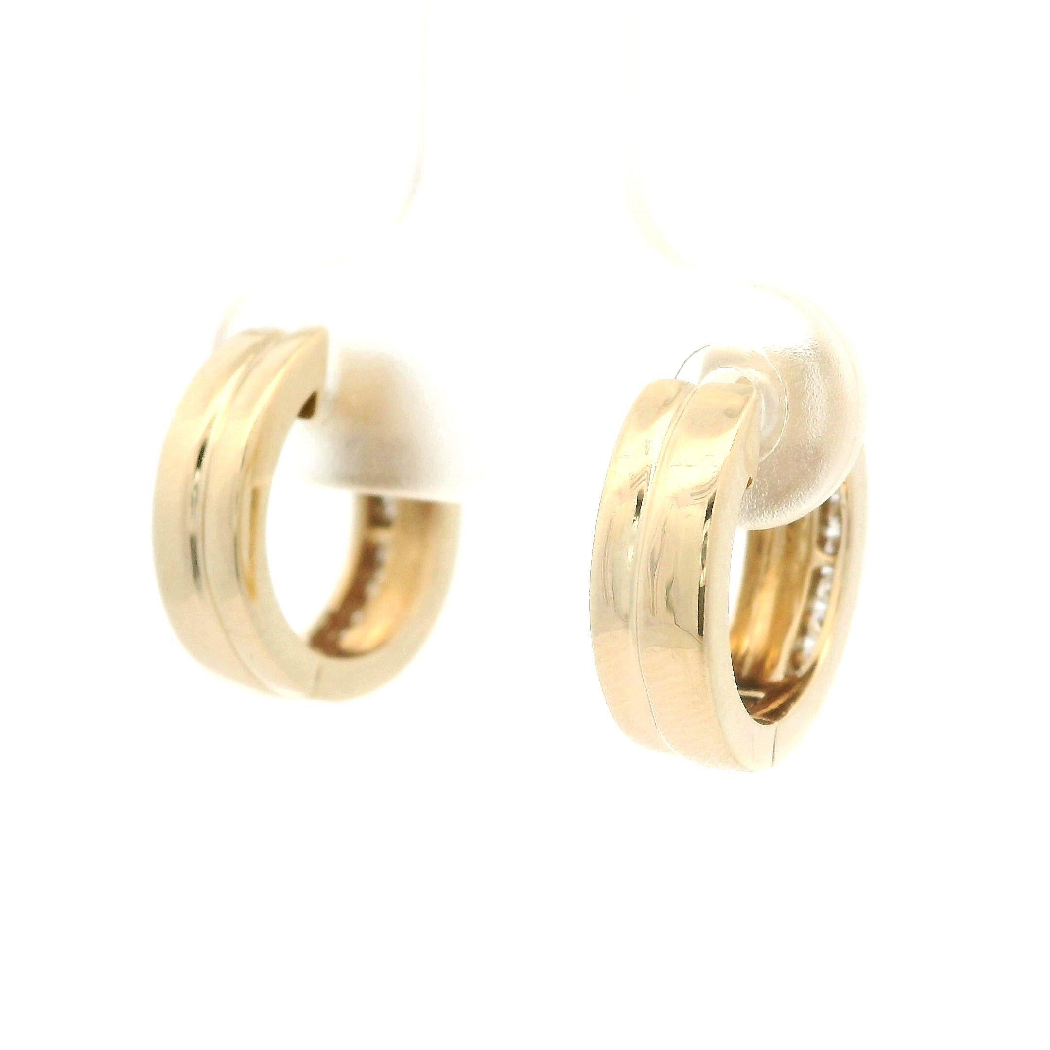 Boucles d'oreilles Petite Huggie en or jaune 14k 0.15ctw Diamond Single Cut Dual Row Pour femmes en vente