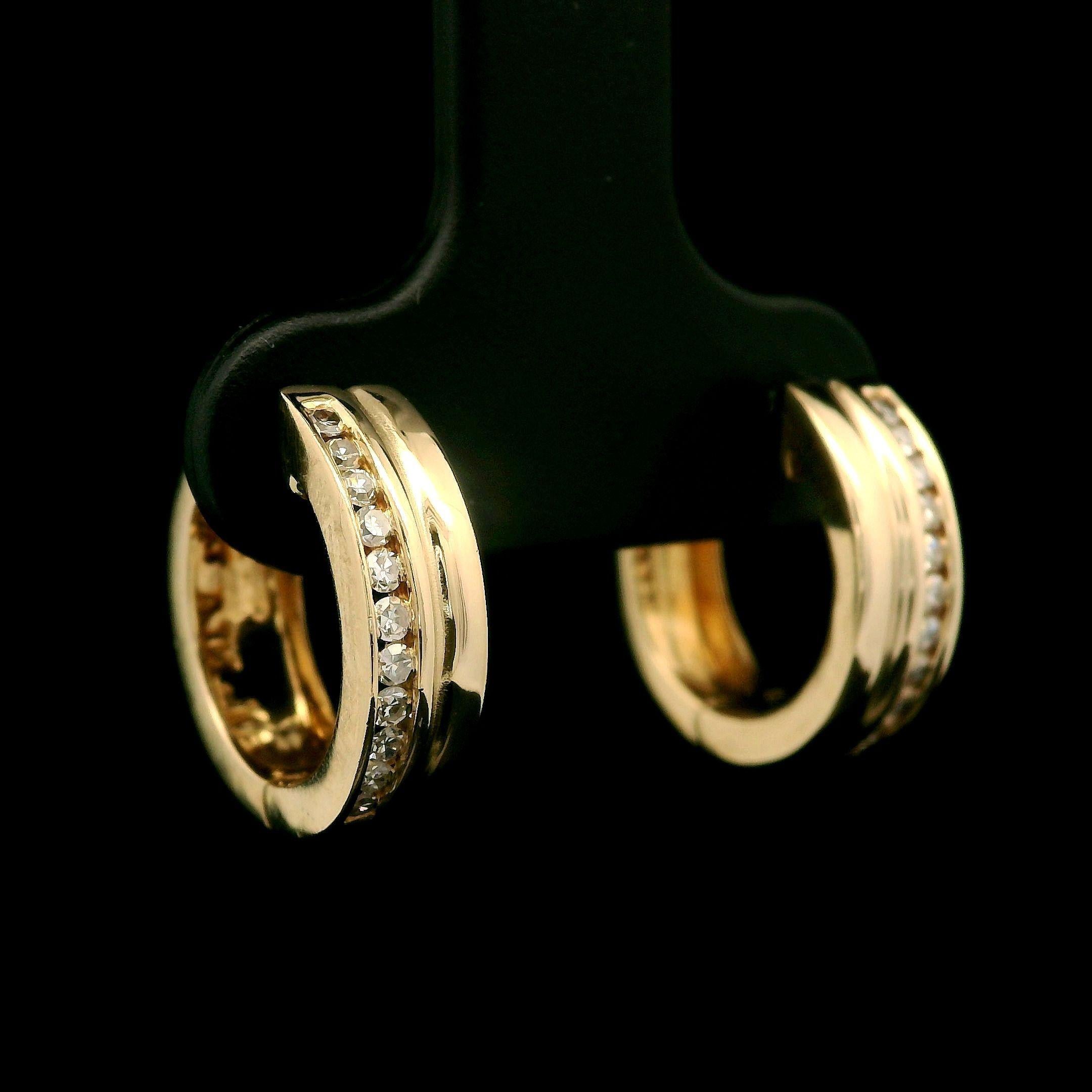 Boucles d'oreilles Petite Huggie en or jaune 14k 0.15ctw Diamond Single Cut Dual Row en vente 4