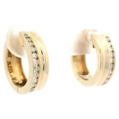 Boucles d'oreilles Petite Huggie en or jaune 14k 0.15ctw Diamond Single Cut Dual Row