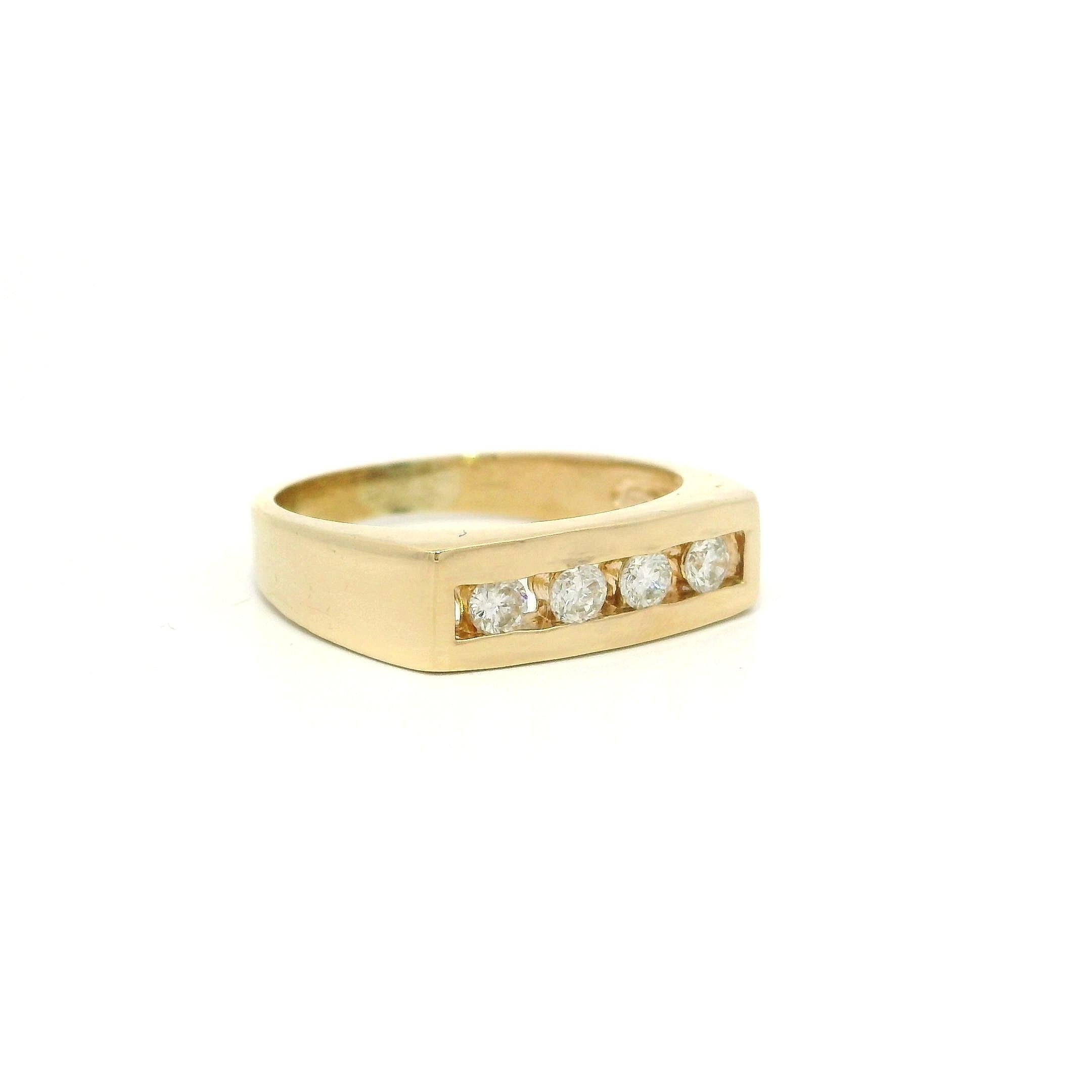 Taille brillant Bague empilable en or jaune 14k 0.16ctw Channel Set Diamond Square Top en vente
