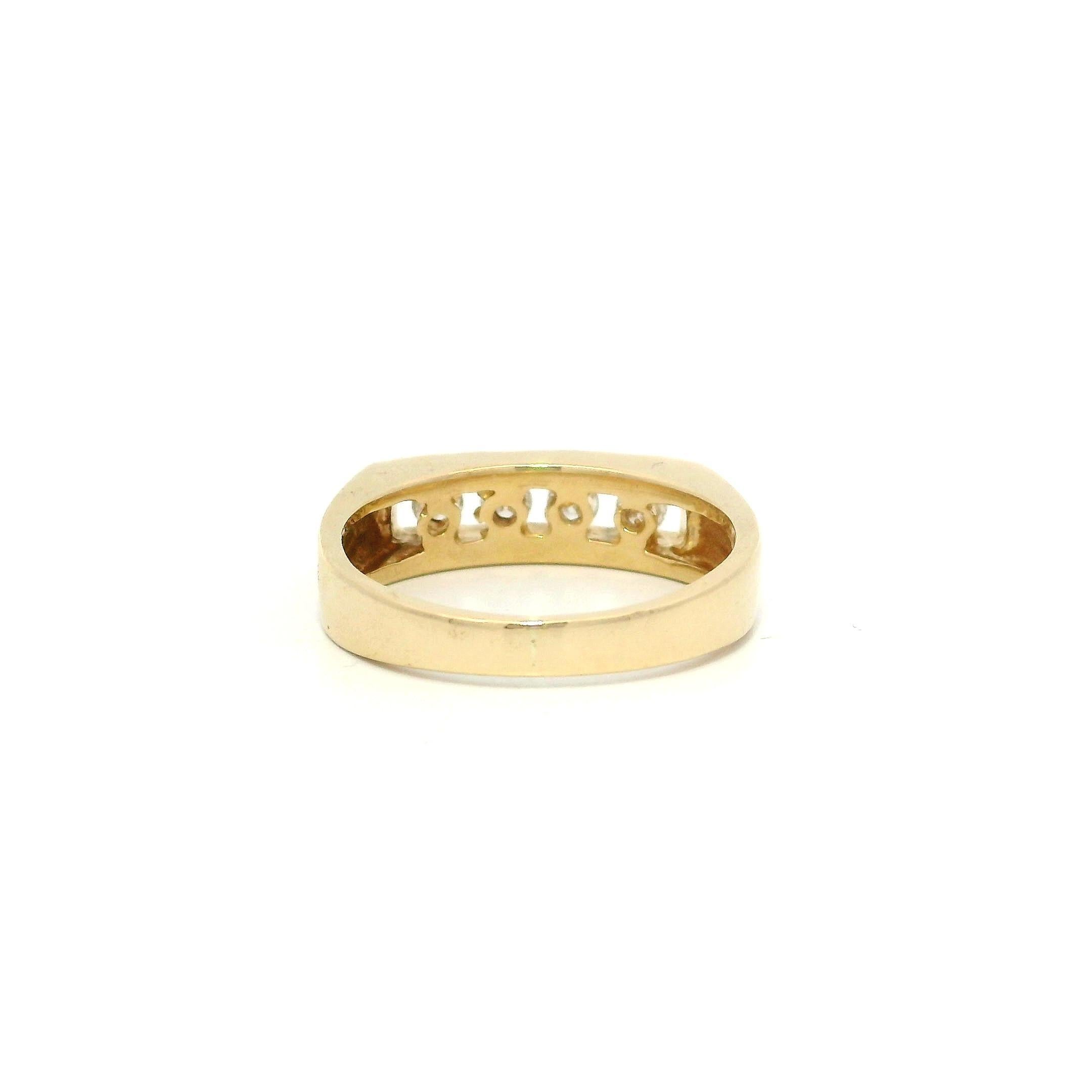 Bague empilable en or jaune 14k 0.16ctw Channel Set Diamond Square Top Excellent état - En vente à Montclair, NJ