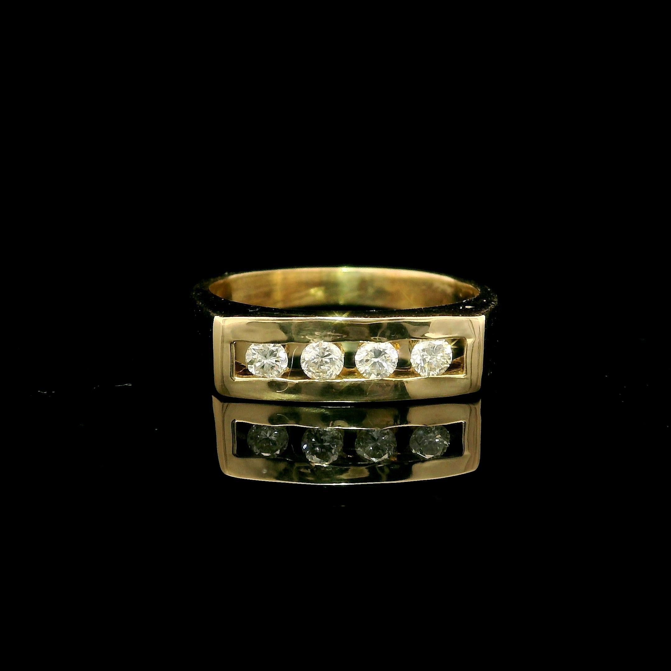 Bague empilable en or jaune 14k 0.16ctw Channel Set Diamond Square Top Pour femmes en vente