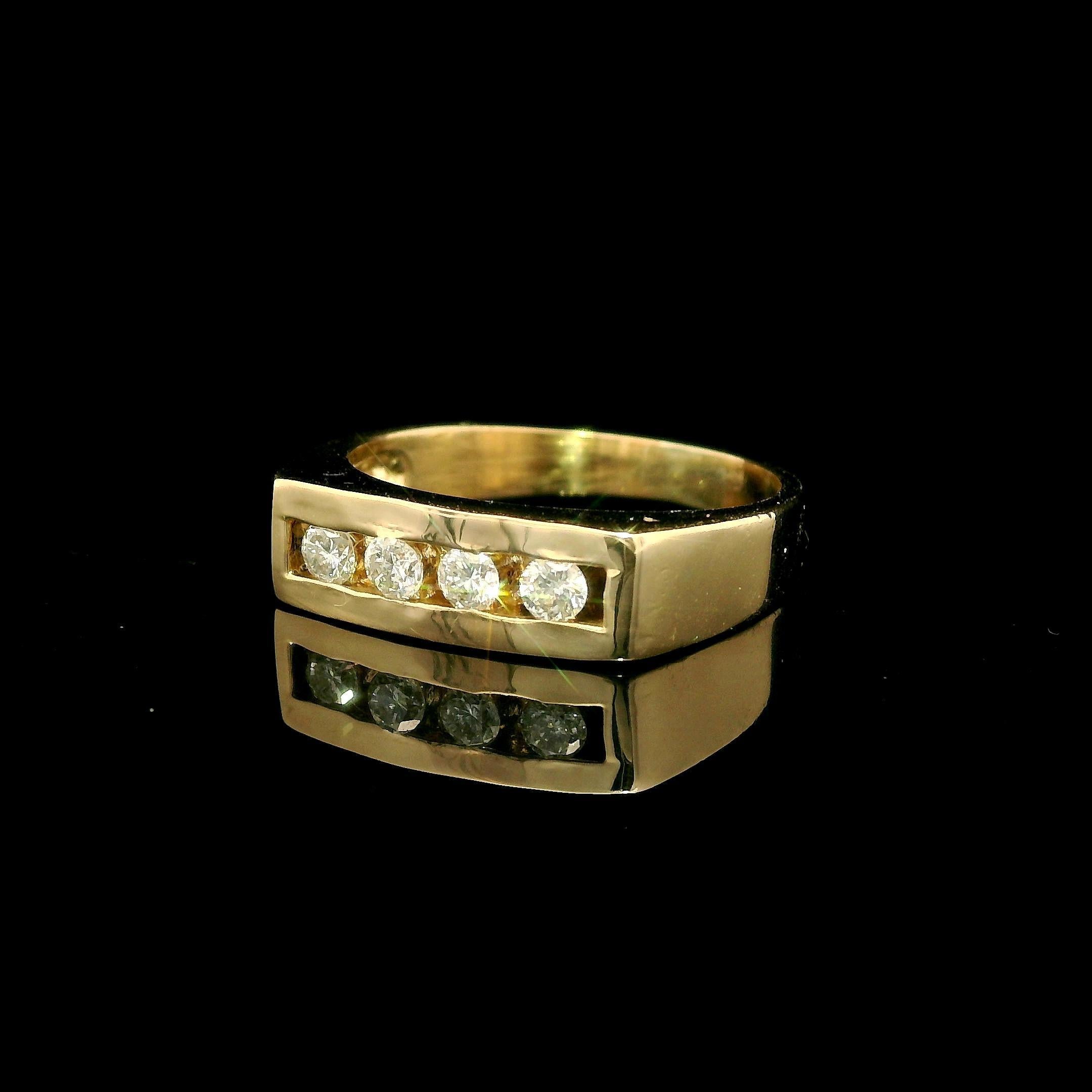 Bague empilable en or jaune 14k 0.16ctw Channel Set Diamond Square Top en vente 2