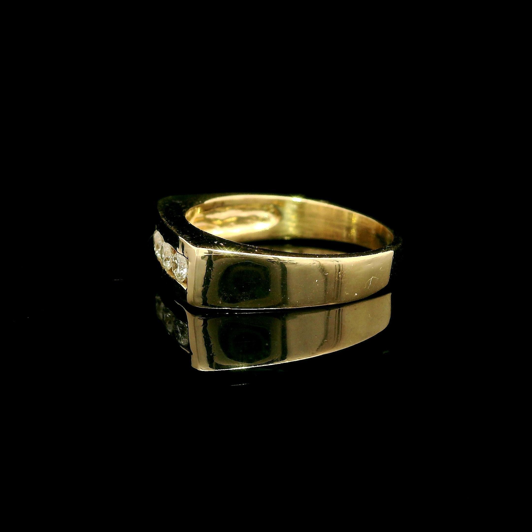 Bague empilable en or jaune 14k 0.16ctw Channel Set Diamond Square Top en vente 3