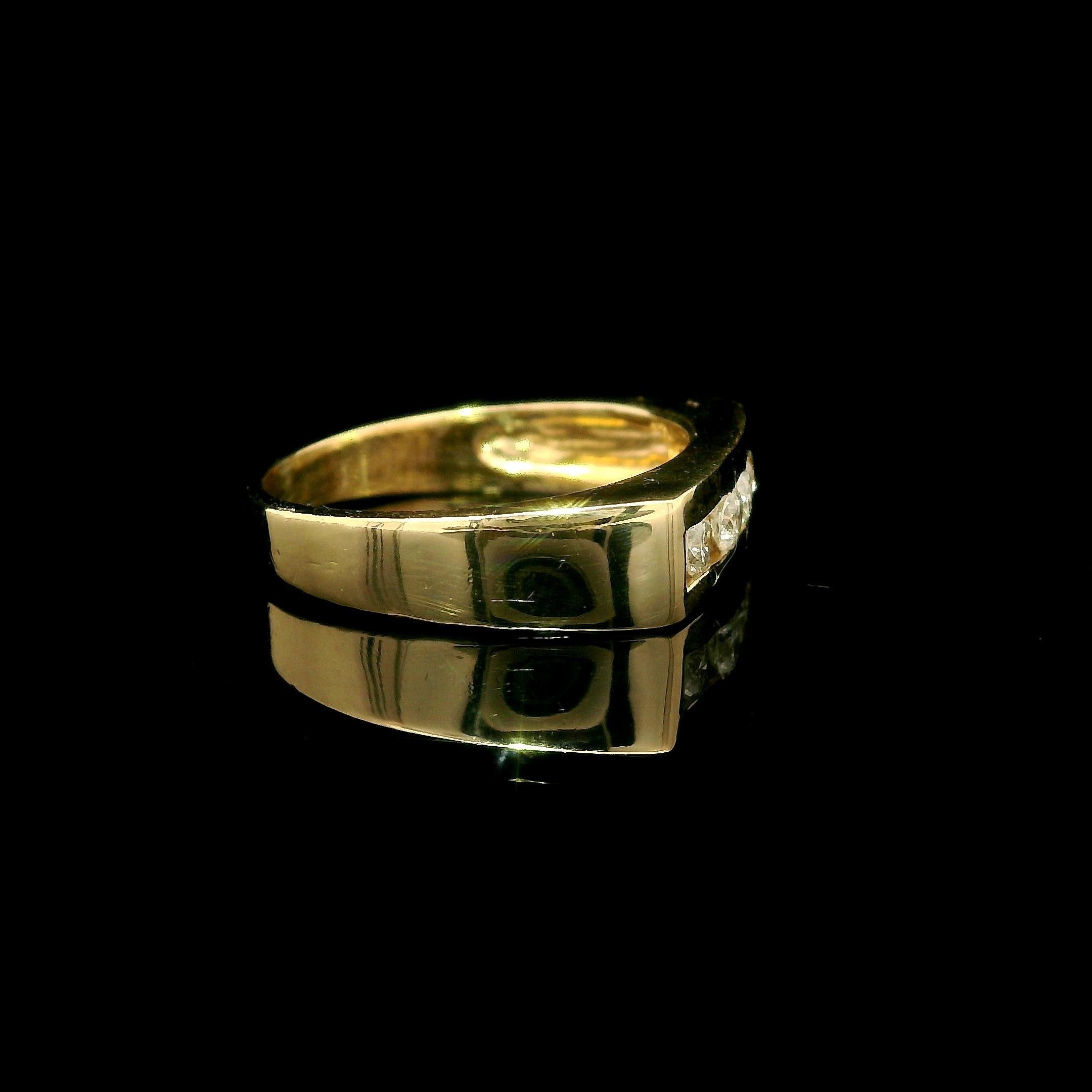 Bague empilable en or jaune 14k 0.16ctw Channel Set Diamond Square Top en vente 4