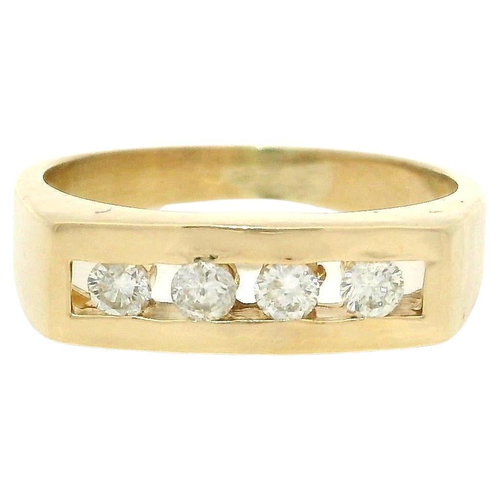 Bague empilable en or jaune 14k 0.16ctw Channel Set Diamond Square Top en vente