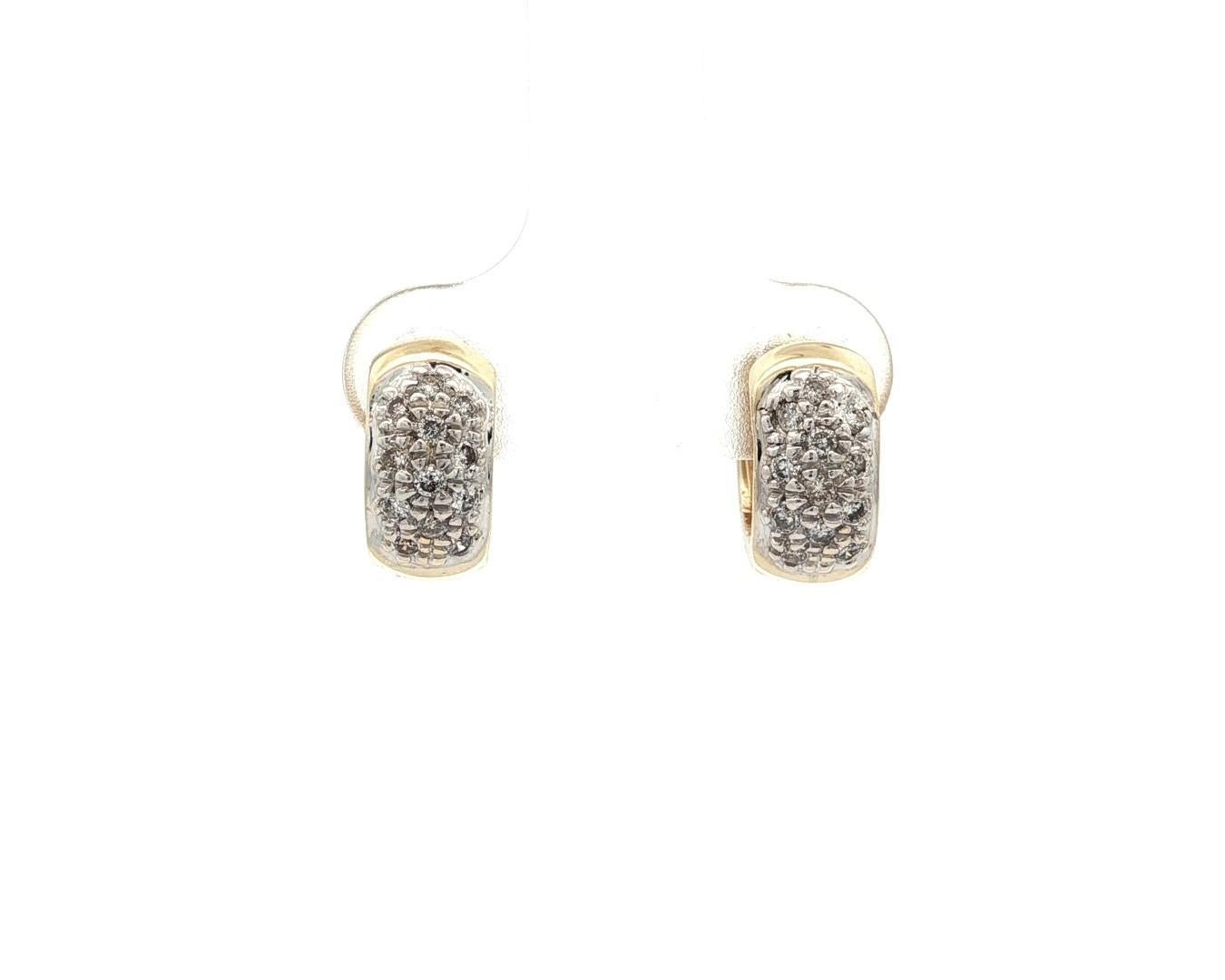 Boucles d'oreilles en or jaune 14k 0.16ctw Pave Diamond Polished Petite Huggie Hoop Ears en vente 3