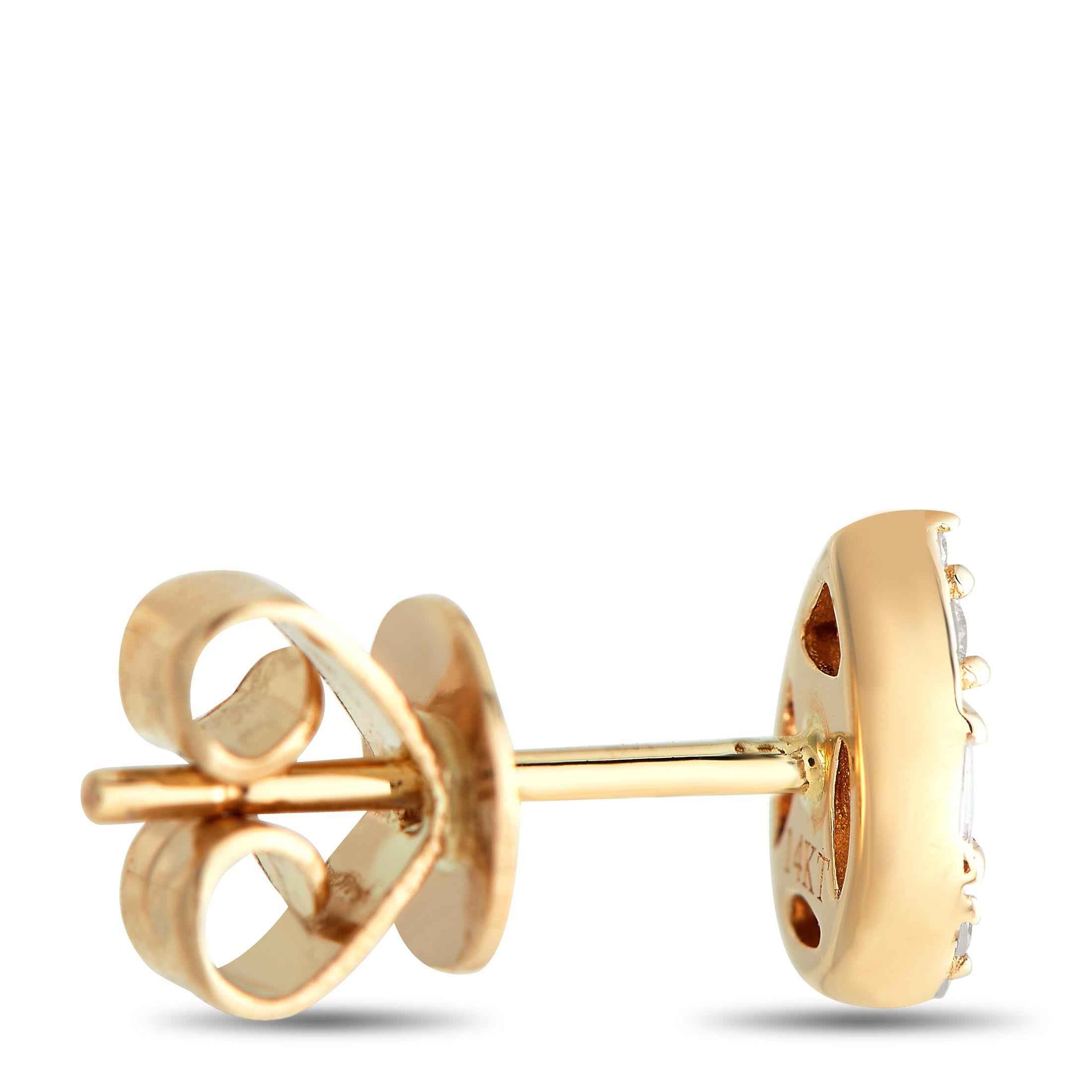 Eine schicke Option für den täglichen Gebrauch. Der birnenförmige Sockel der Ohrringe aus Gelbgold ist mit einer Reihe von Diamanten im Stufenschliff besetzt, die sich zwischen Gruppen von runden Diamanten befinden. Es misst nur 0,15 x 0,15\